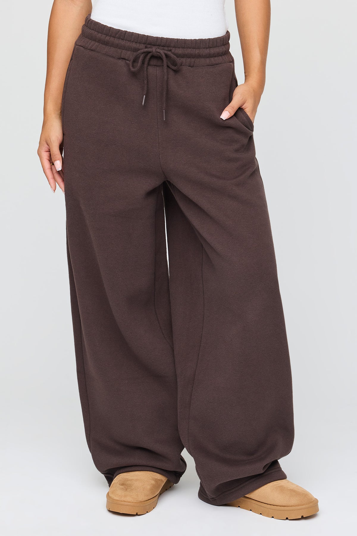 Alt View 2. Luxe Fleece Barrel Sweatpant - Brown
