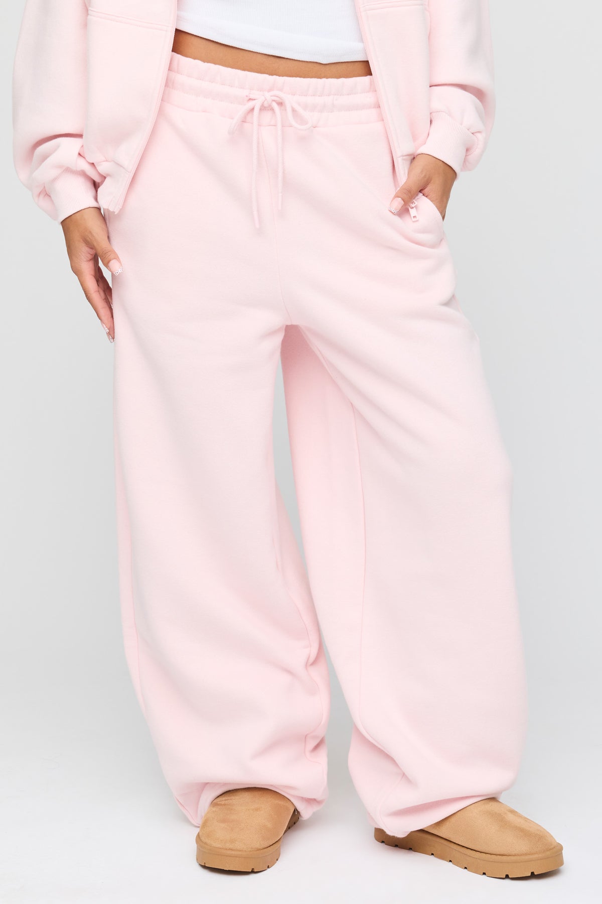 Alt View 2. Luxe Fleece Barrel Sweatpant - Light Pink