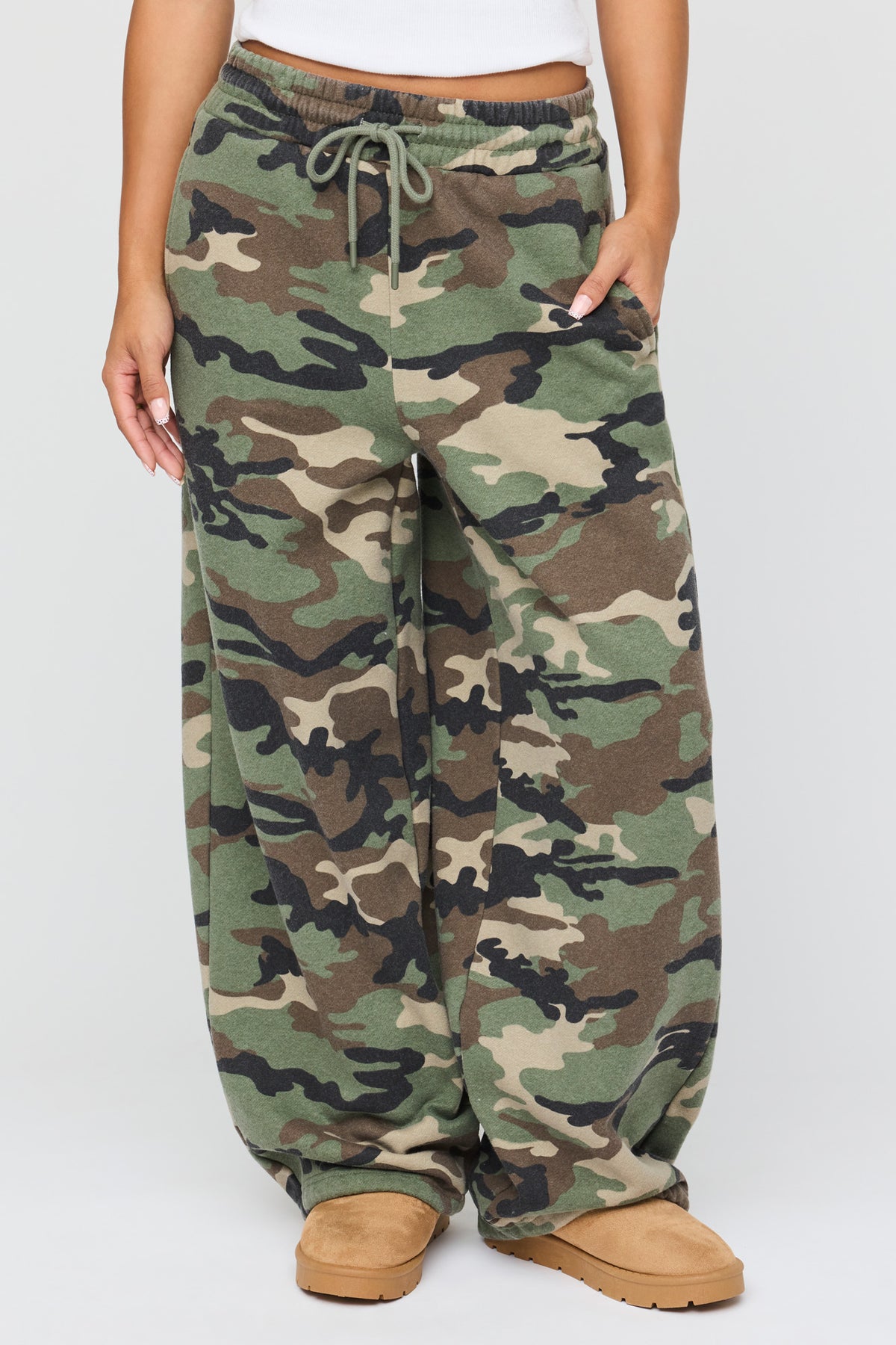 Alt View 2. Luxe Fleece Barrel Sweatpant - Camouflage