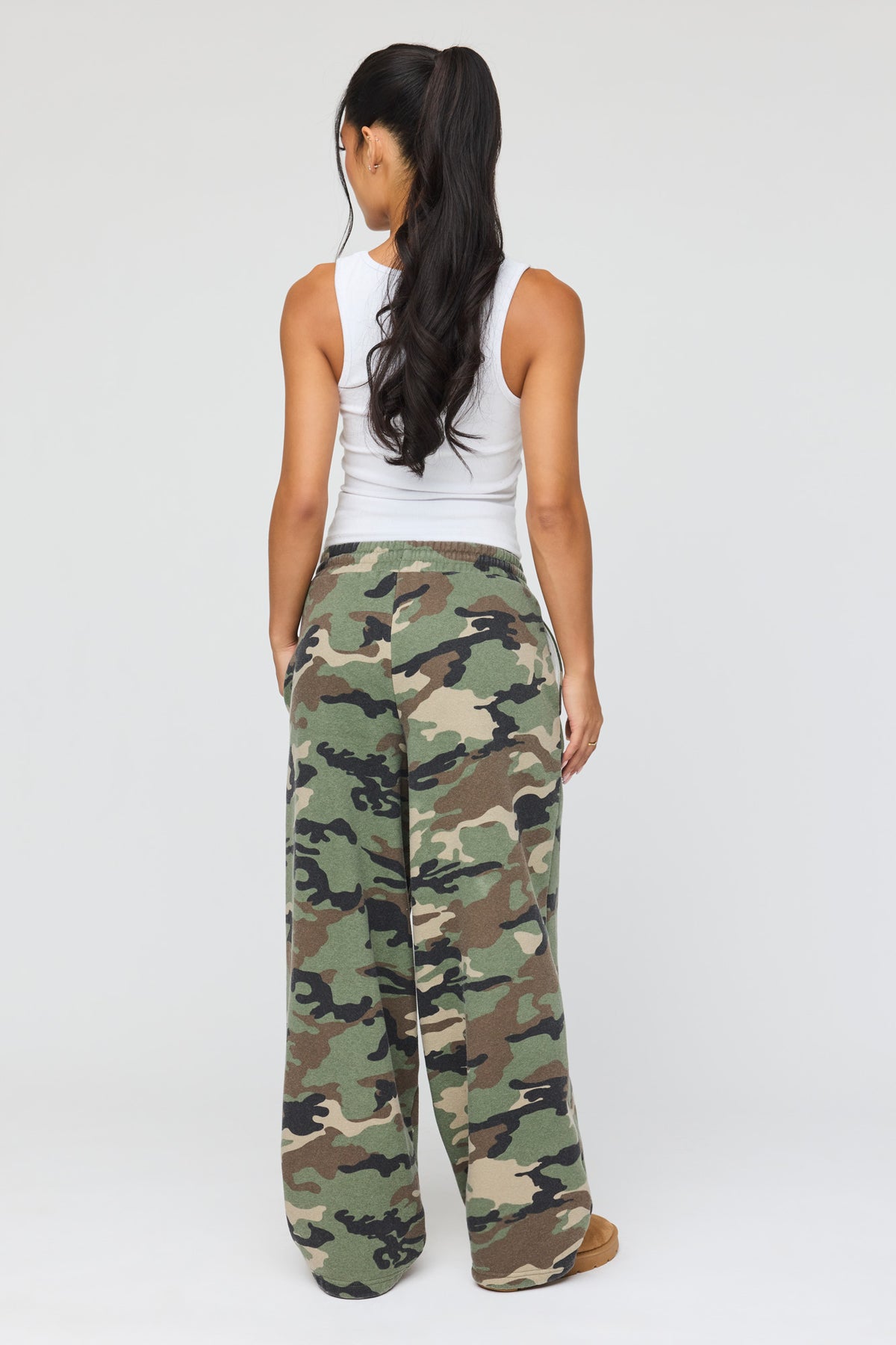 Alt View 3. Luxe Fleece Barrel Sweatpant - Camouflage