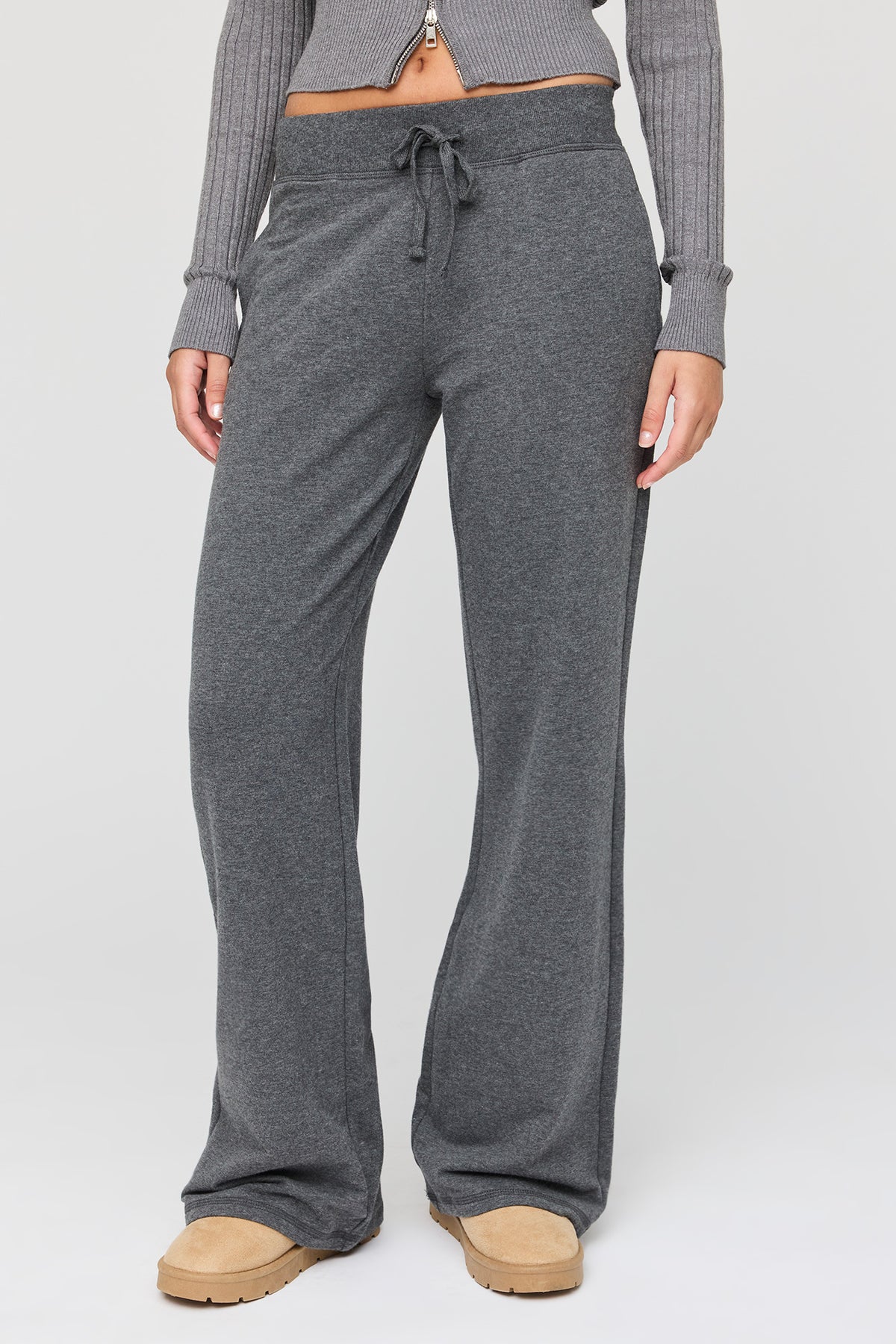 Vue alternative 9. Pantalon d'entraînement à jambe large en tissu bouclé