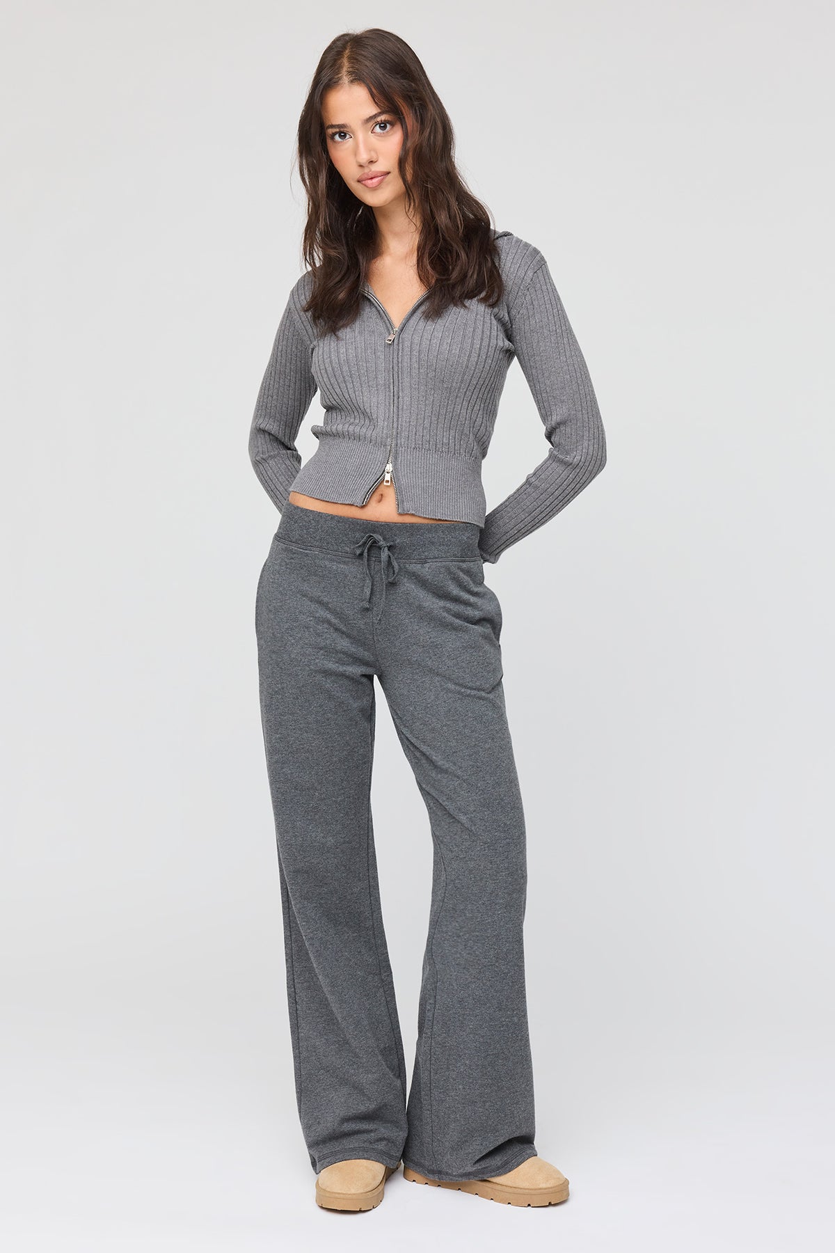 Vue alternative 8. Pantalon d'entraînement à jambe large en tissu bouclé
