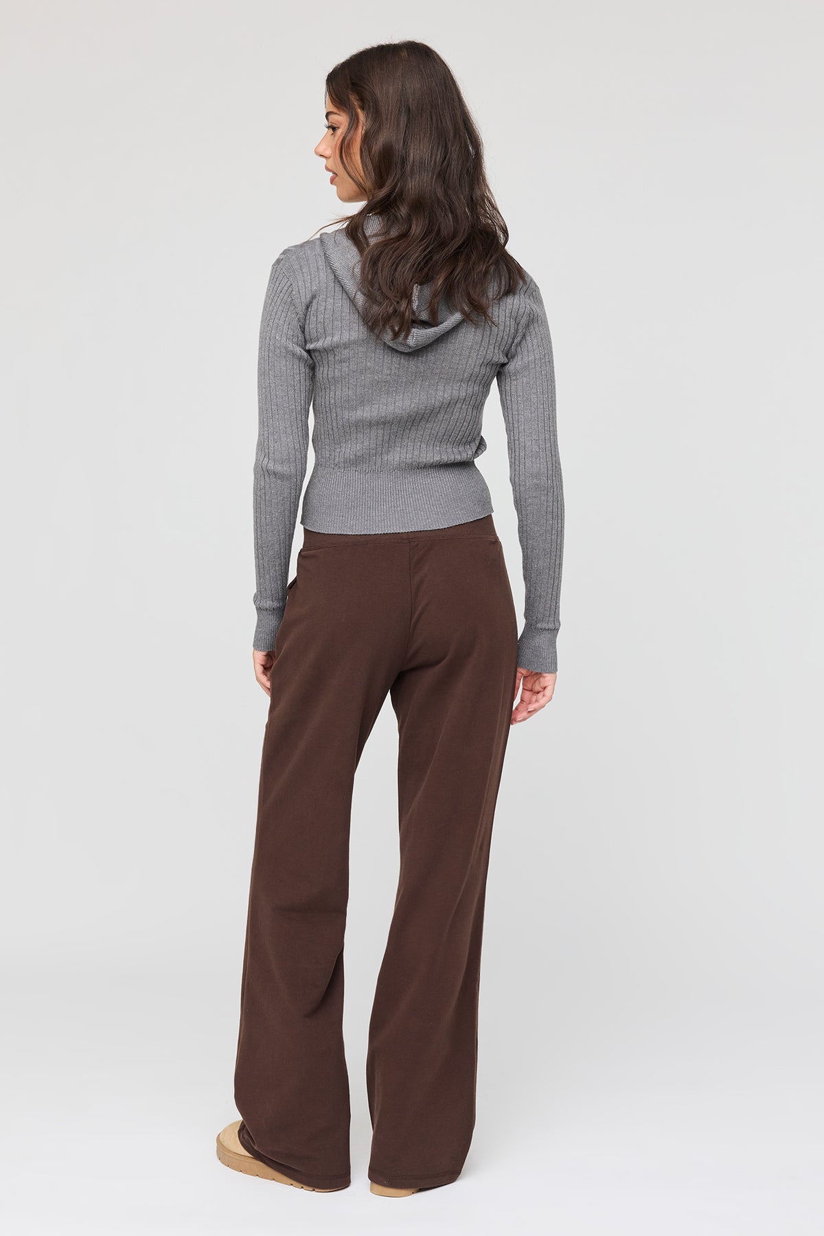 Vue alternative 16. Pantalon d'entraînement à jambe large en tissu bouclé