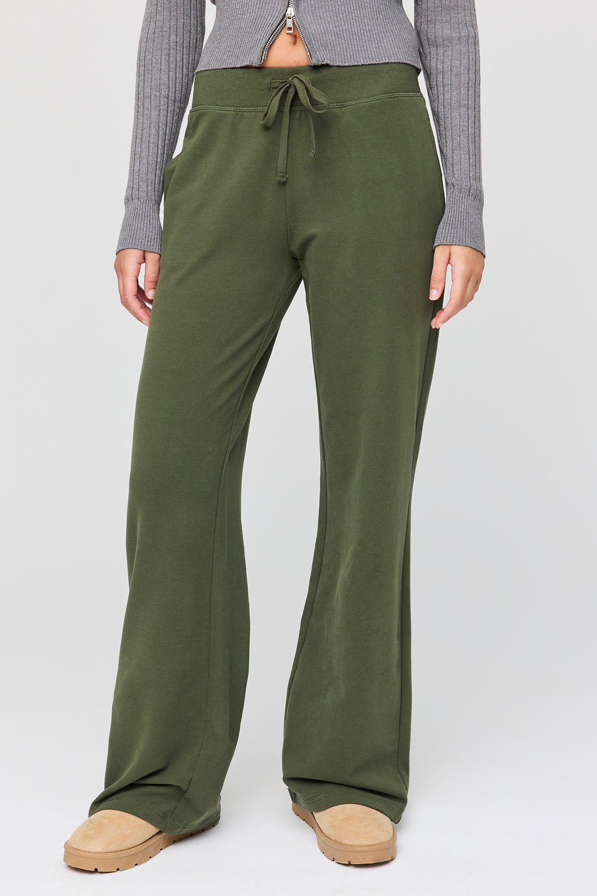 Vue alternative 18. Pantalon d'entraînement à jambe large en tissu bouclé