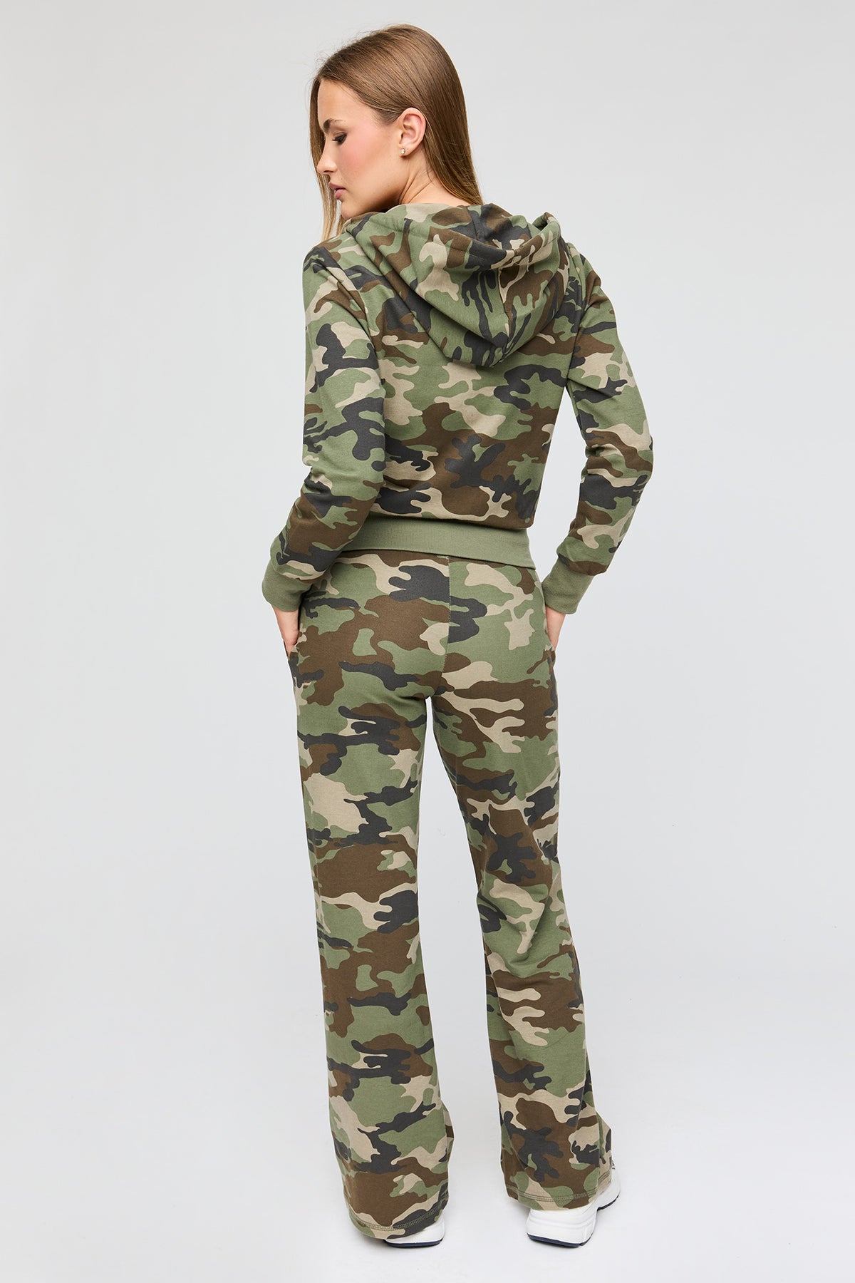 Vue alternative 3. Pantalon d'entraînement à jambe large en tissu bouclé