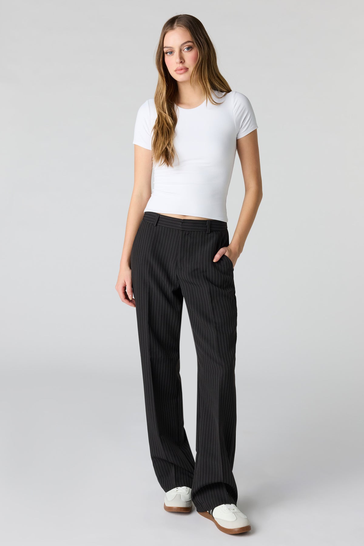 Alt View 3. Contour Crew Neck T-Shirt - White