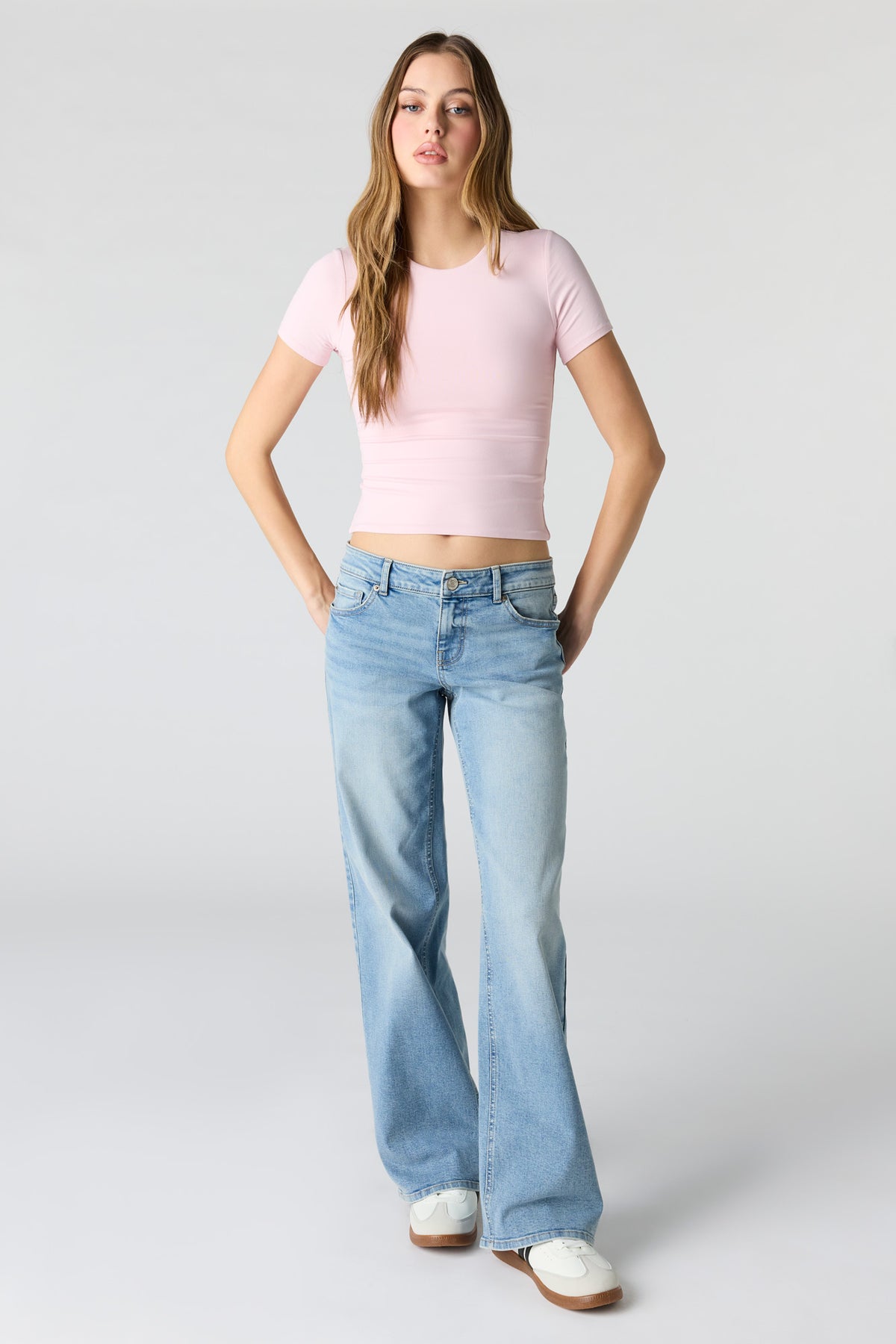 Alt View 3. Contour Crew Neck T-Shirt - White
