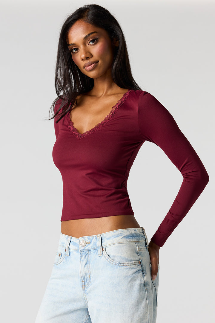 Haut profilé classique en dentelle à manches longues