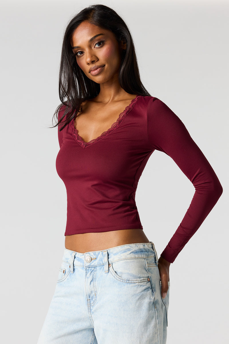 Haut profilé classique en dentelle à manches longues