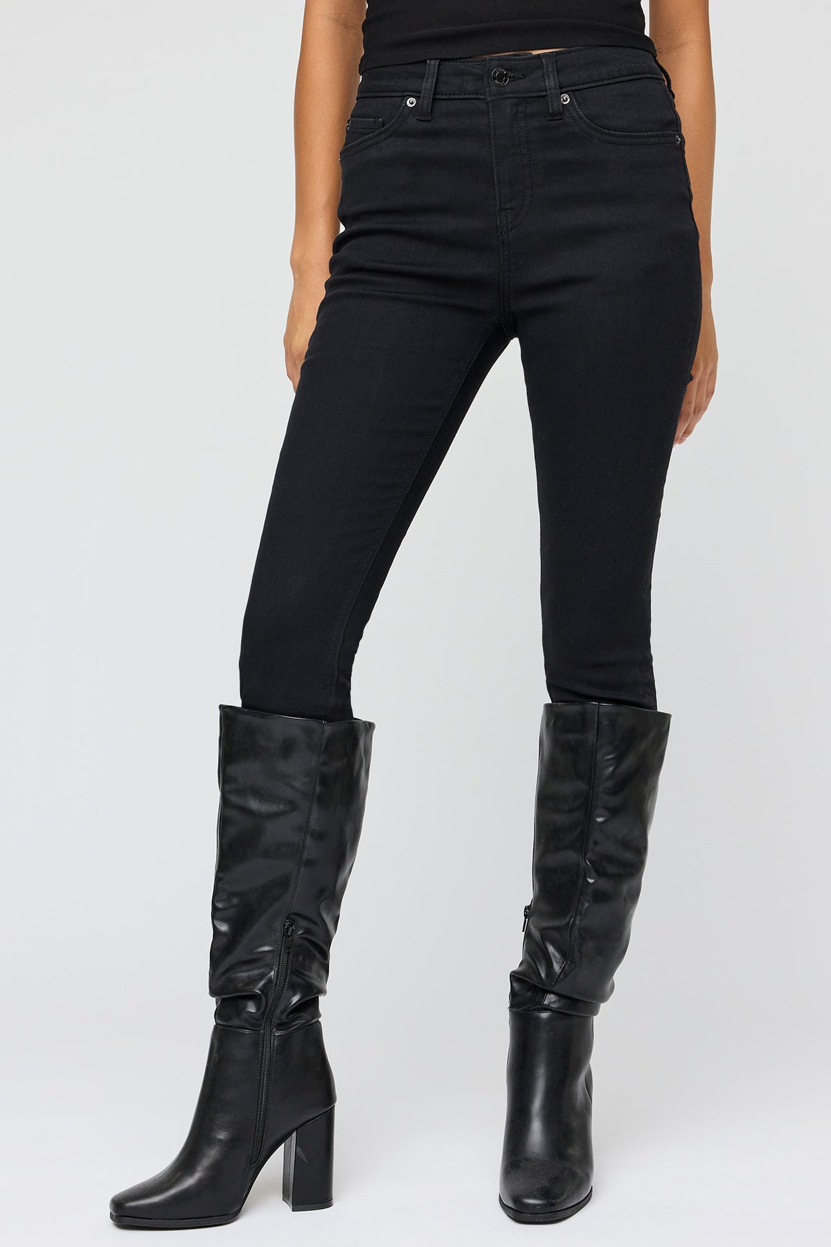 Vue alternative 2. Jean ajusté extensible à taille haute