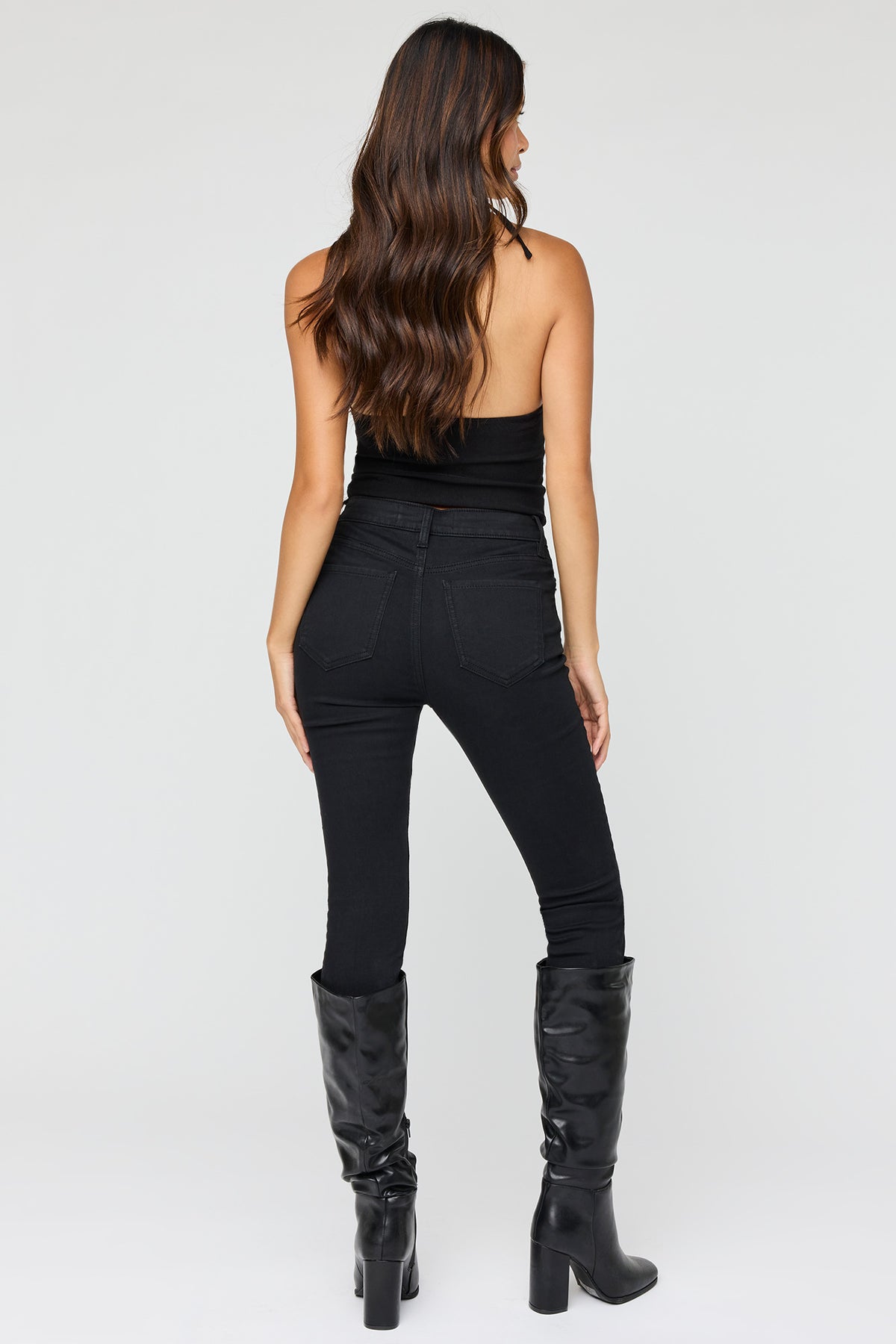 Vue alternative 3. Jean ajusté extensible à taille haute