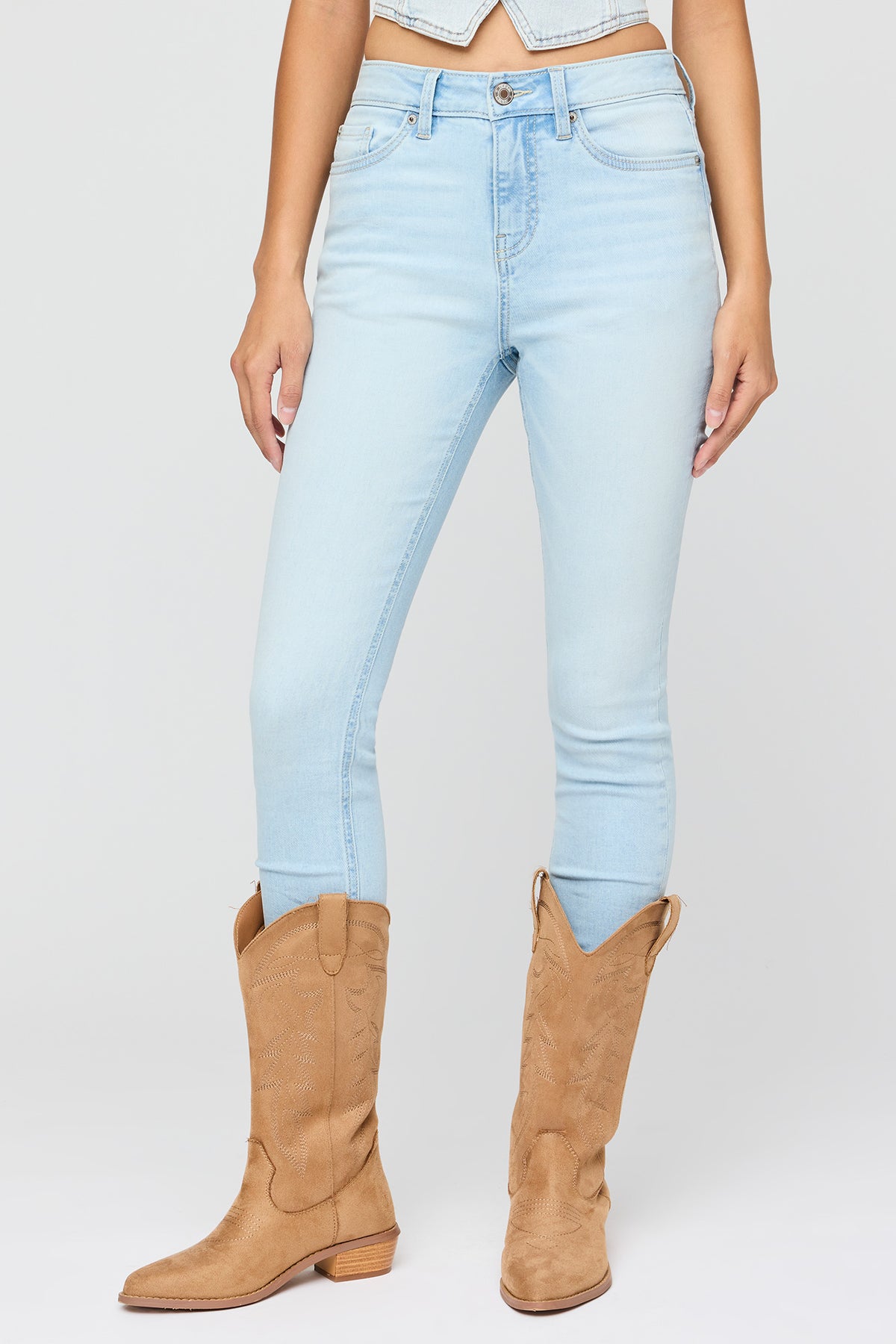 Vue alternative 2. Jean ajusté extensible à taille haute