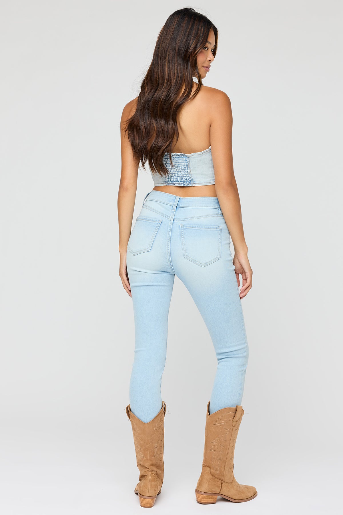 Vue alternative 3. Jean ajusté extensible à taille haute