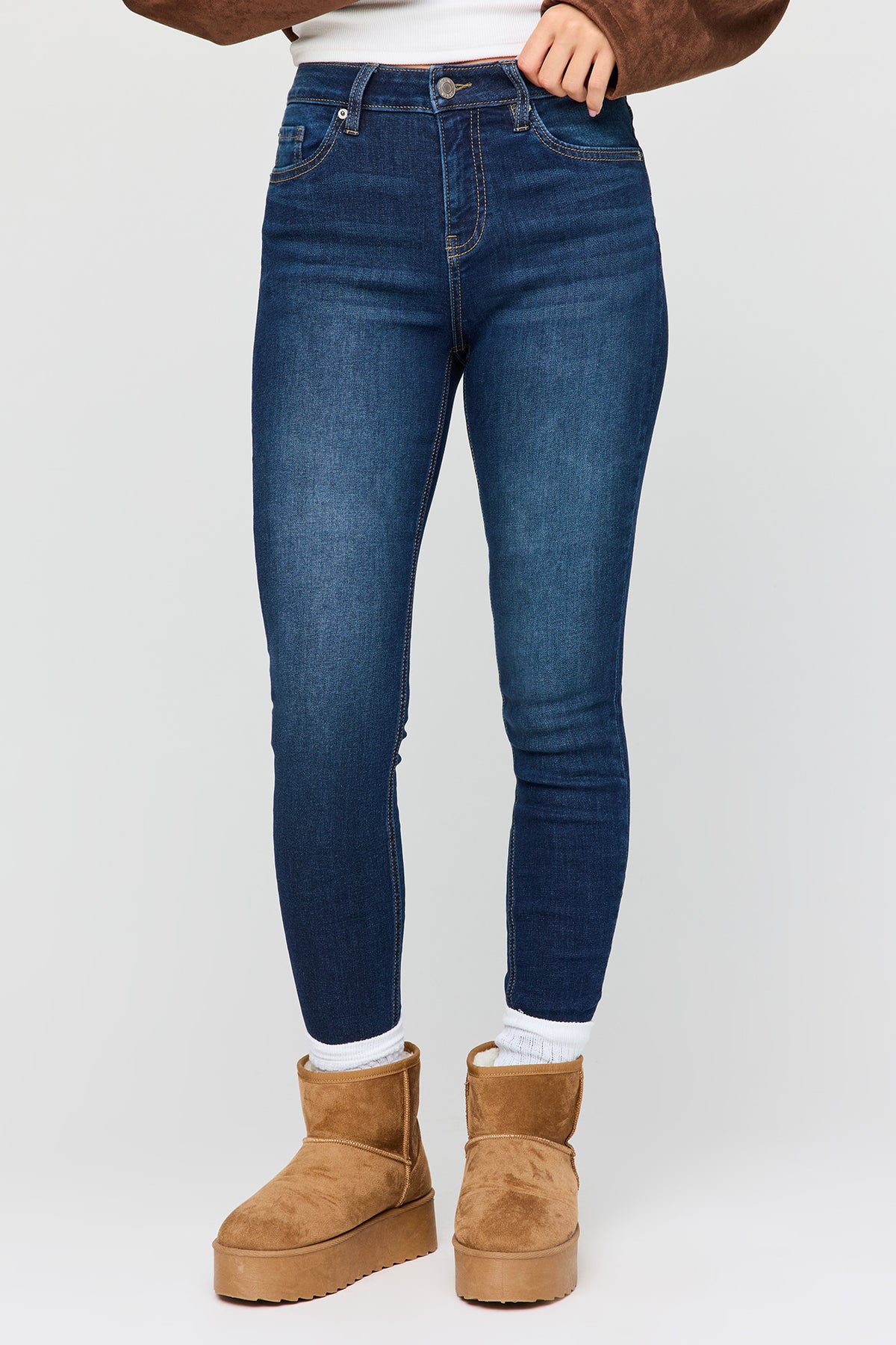 Vue alternative 2. Jean ajusté extensible à taille haute