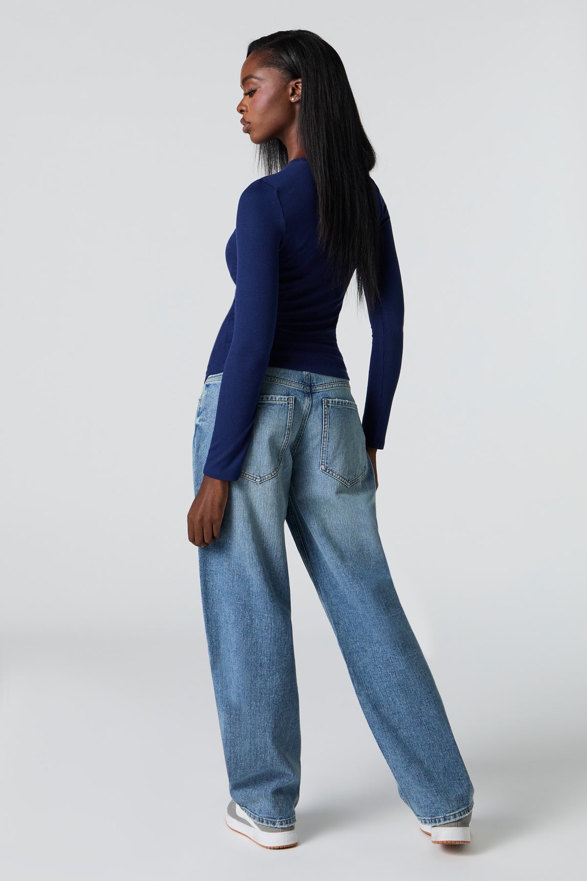 Vue alternative 3. Jean à jambe ballon et taille basse