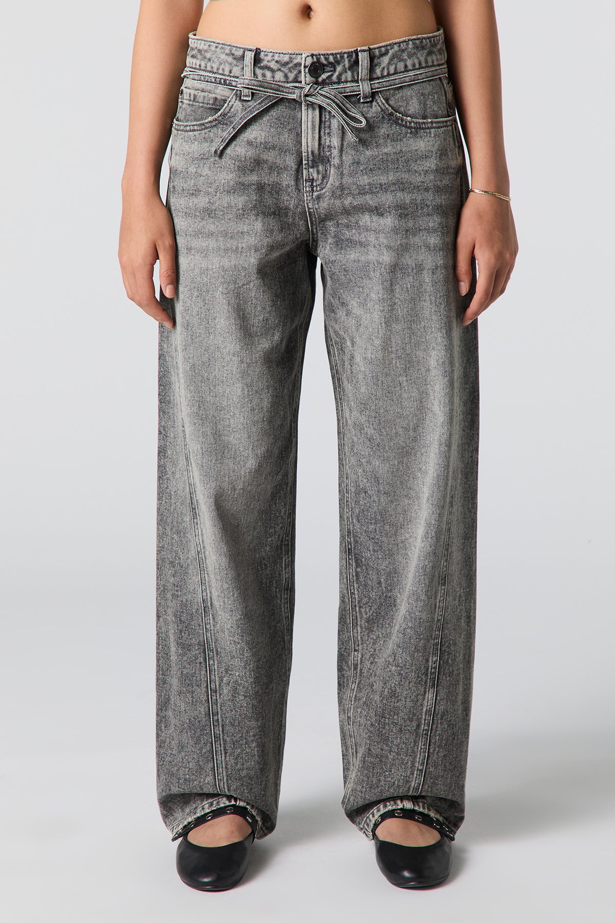 Vue alternative 2. Jean baggy à taille basse avec attache
