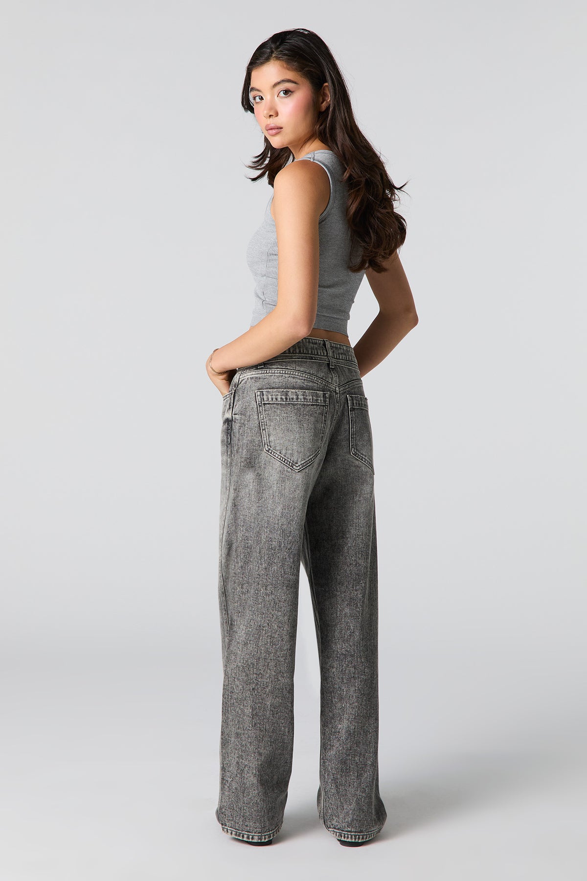 Vue alternative 3. Jean baggy à taille basse avec attache