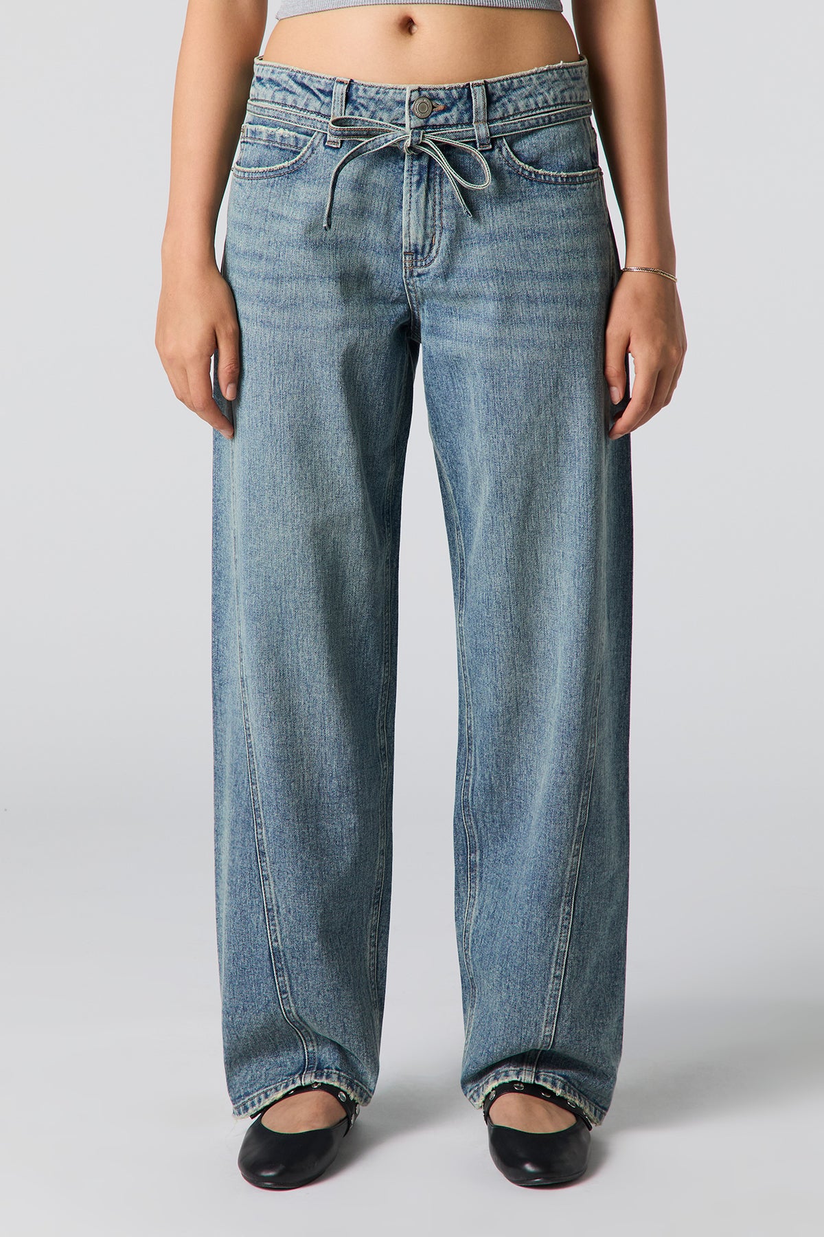 Vue alternative 2. Jean baggy à taille basse avec attache