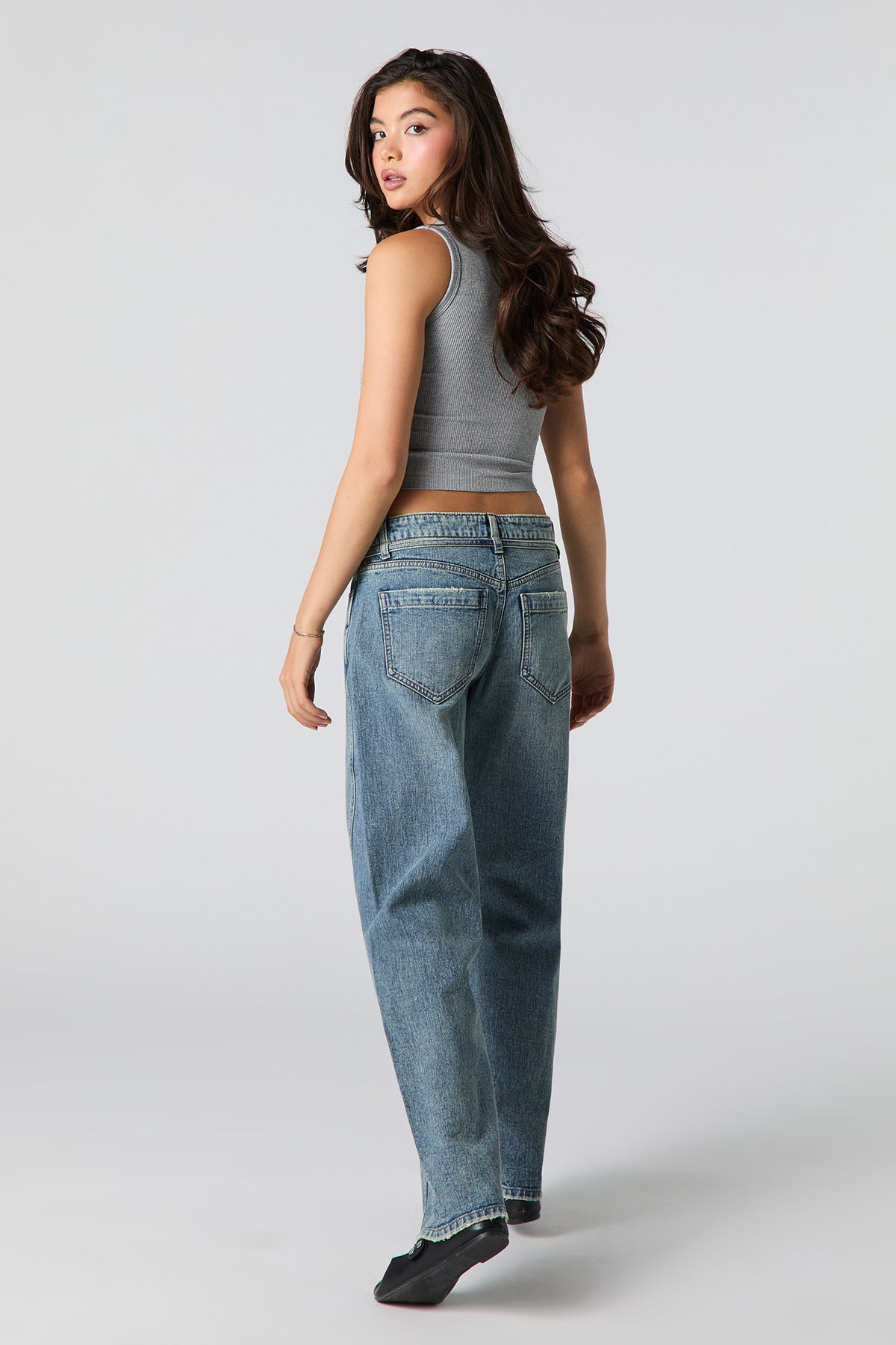 Vue alternative 3. Jean baggy à taille basse avec attache