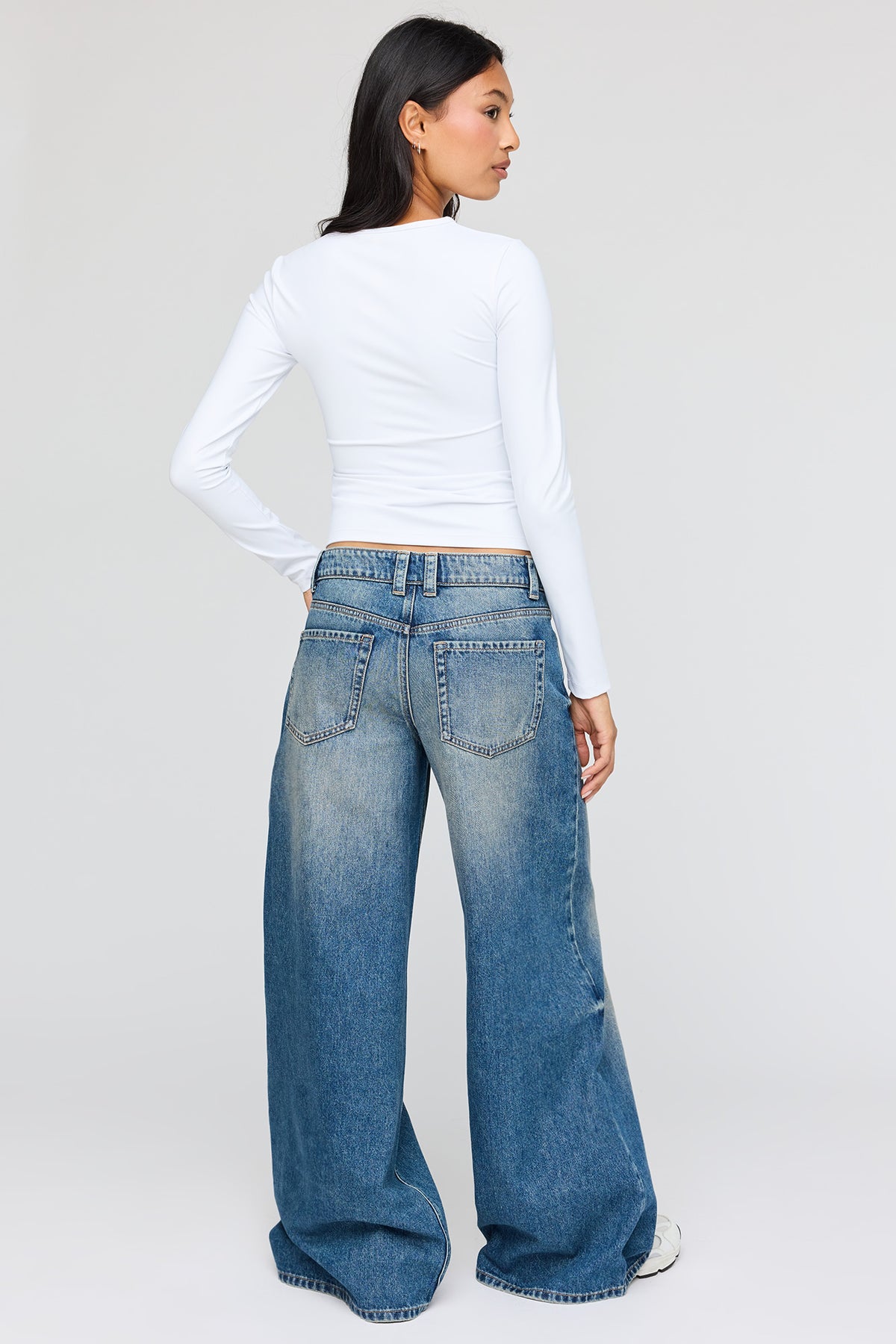 Vue alternative 3. Jean mi-taille à jambe super large