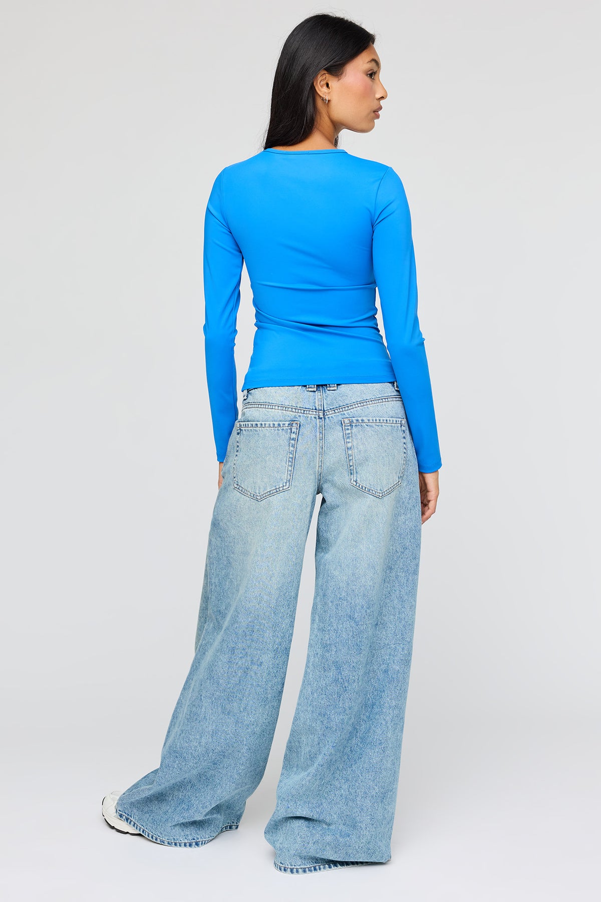 Vue alternative 3. Jean mi-taille à jambe super large