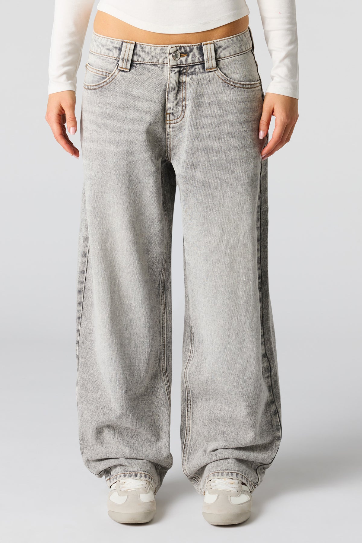Alt View 2. Low Rise Barrel Jean - Light Grey