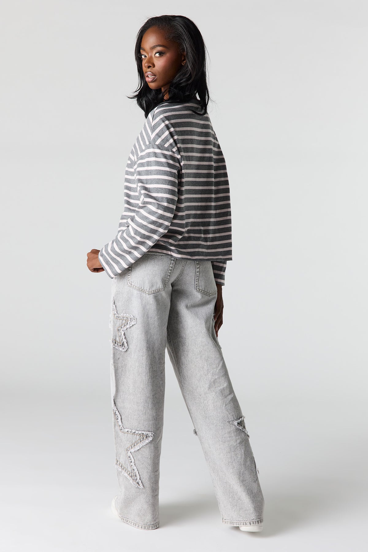 Vue alternative 3. Jean super baggy London à taille basse avec motif brodé