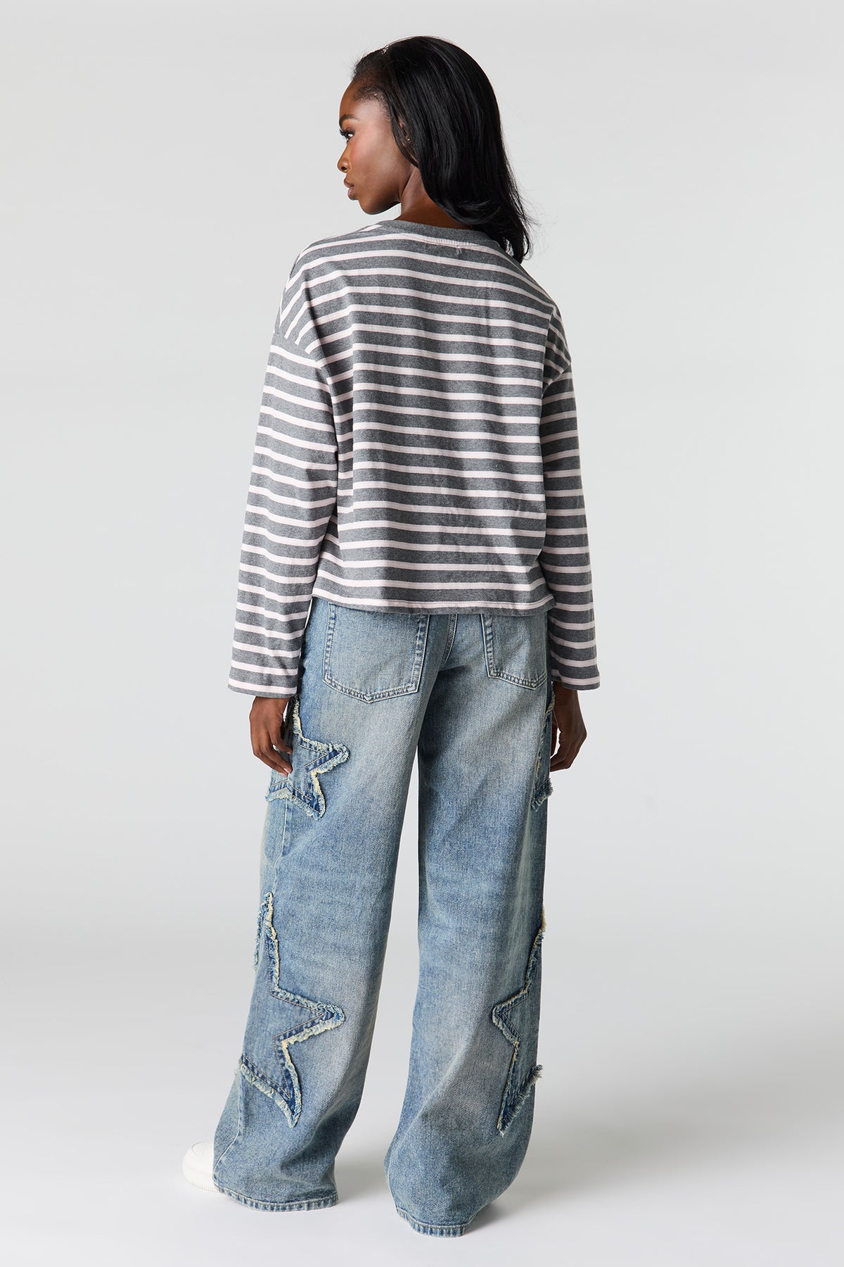 Vue alternative 3. Jean super baggy London à taille basse avec motif brodé