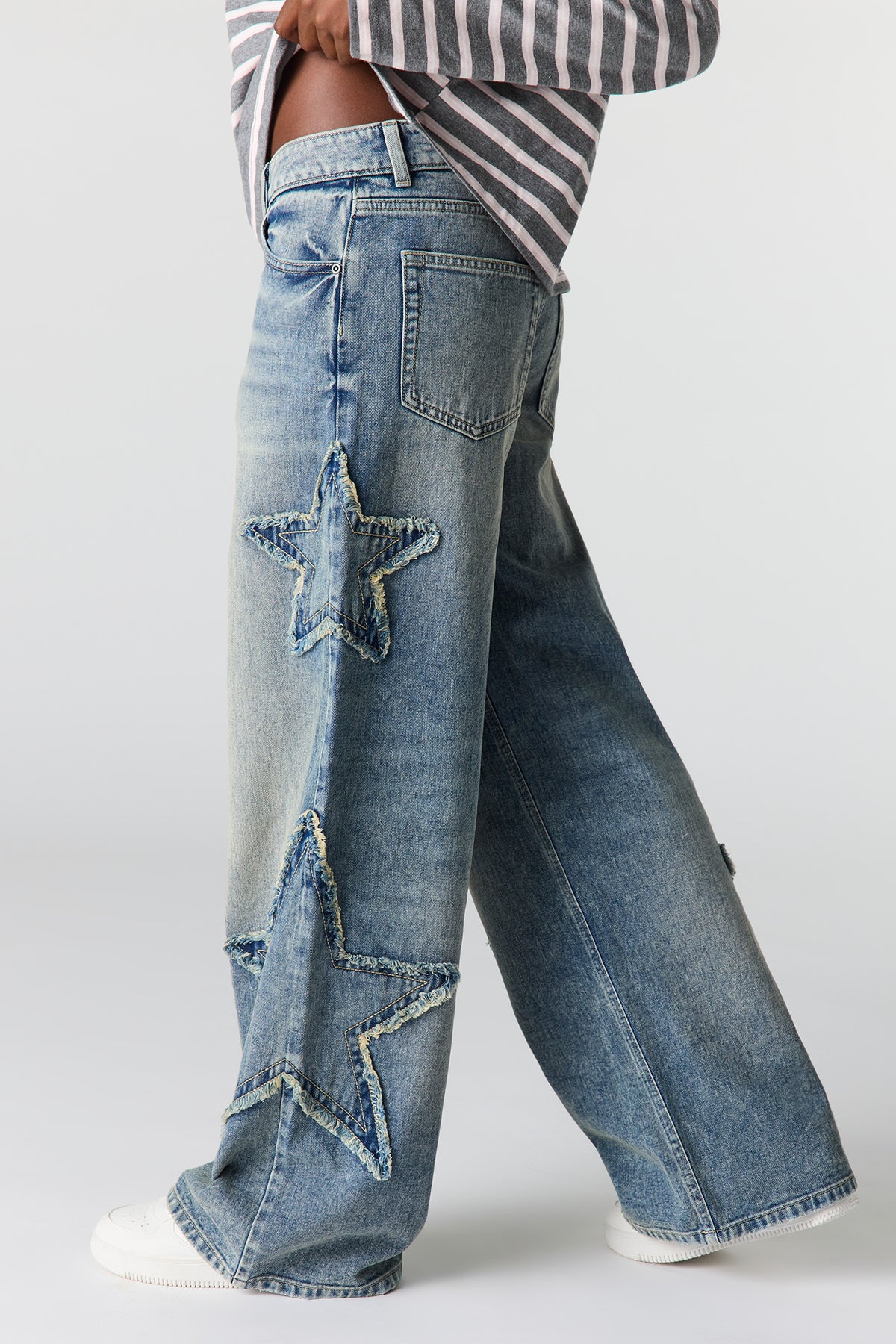 Vue alternative 4. Jean super baggy London à taille basse avec motif brodé