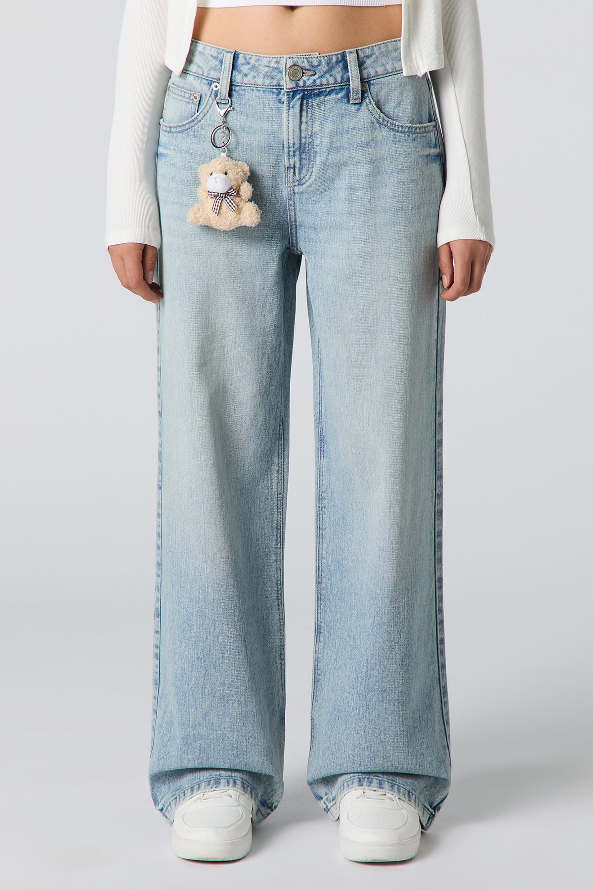 Vue alternative 3. Jean baggy à taille basse avec porte-clés
