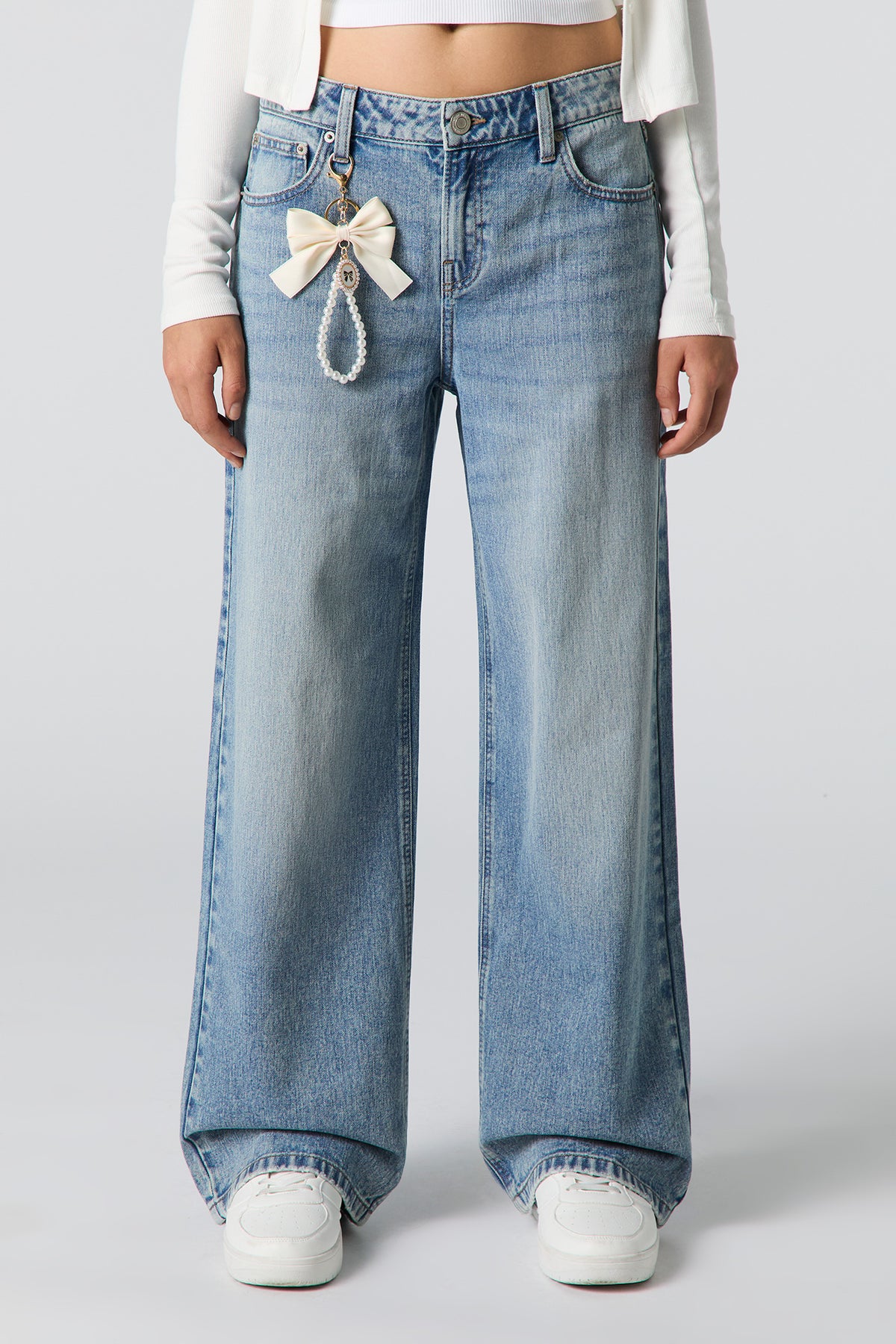 Vue alternative 3. Jean baggy à taille basse avec porte-clés