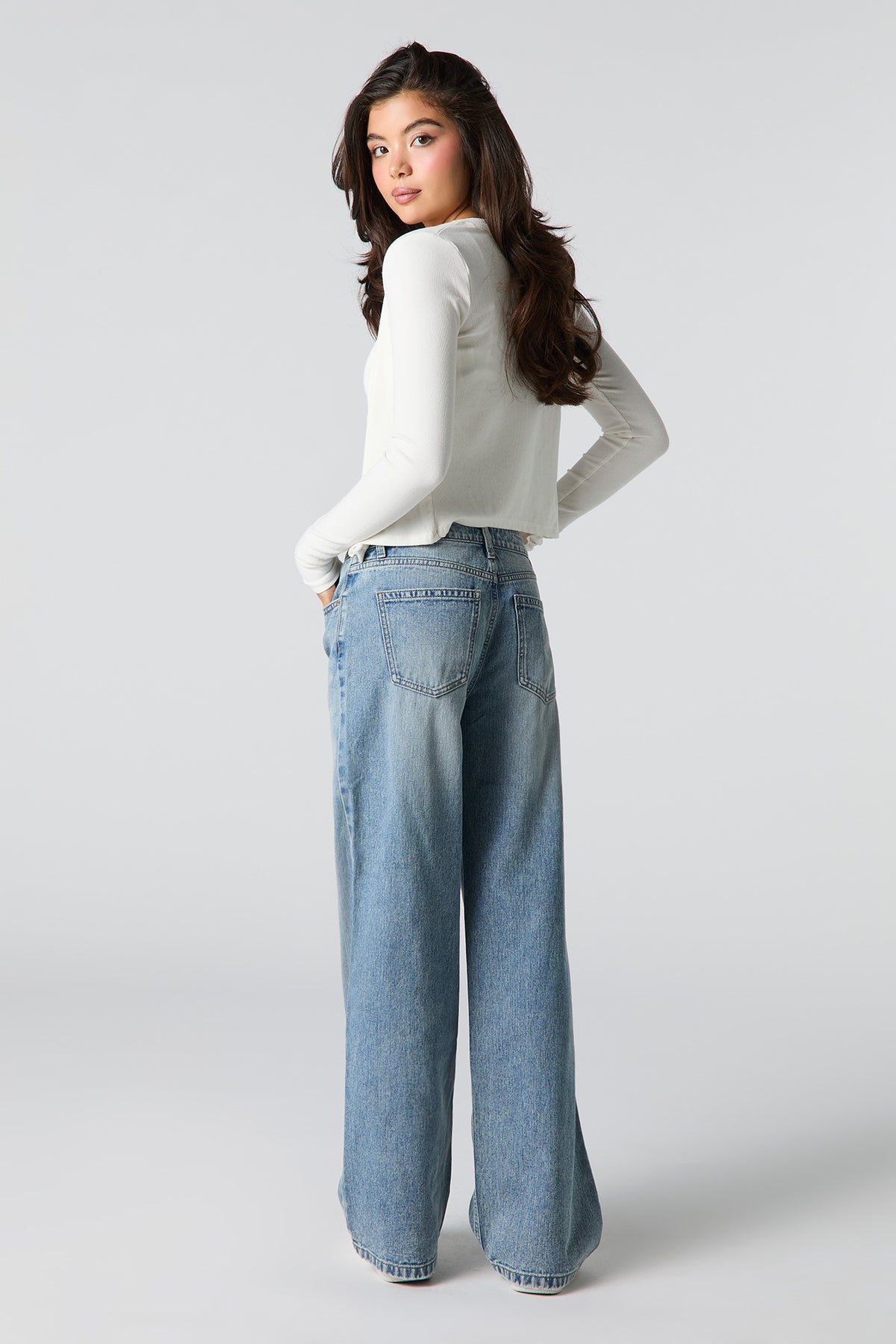 Vue alternative 4. Jean baggy à taille basse avec porte-clés
