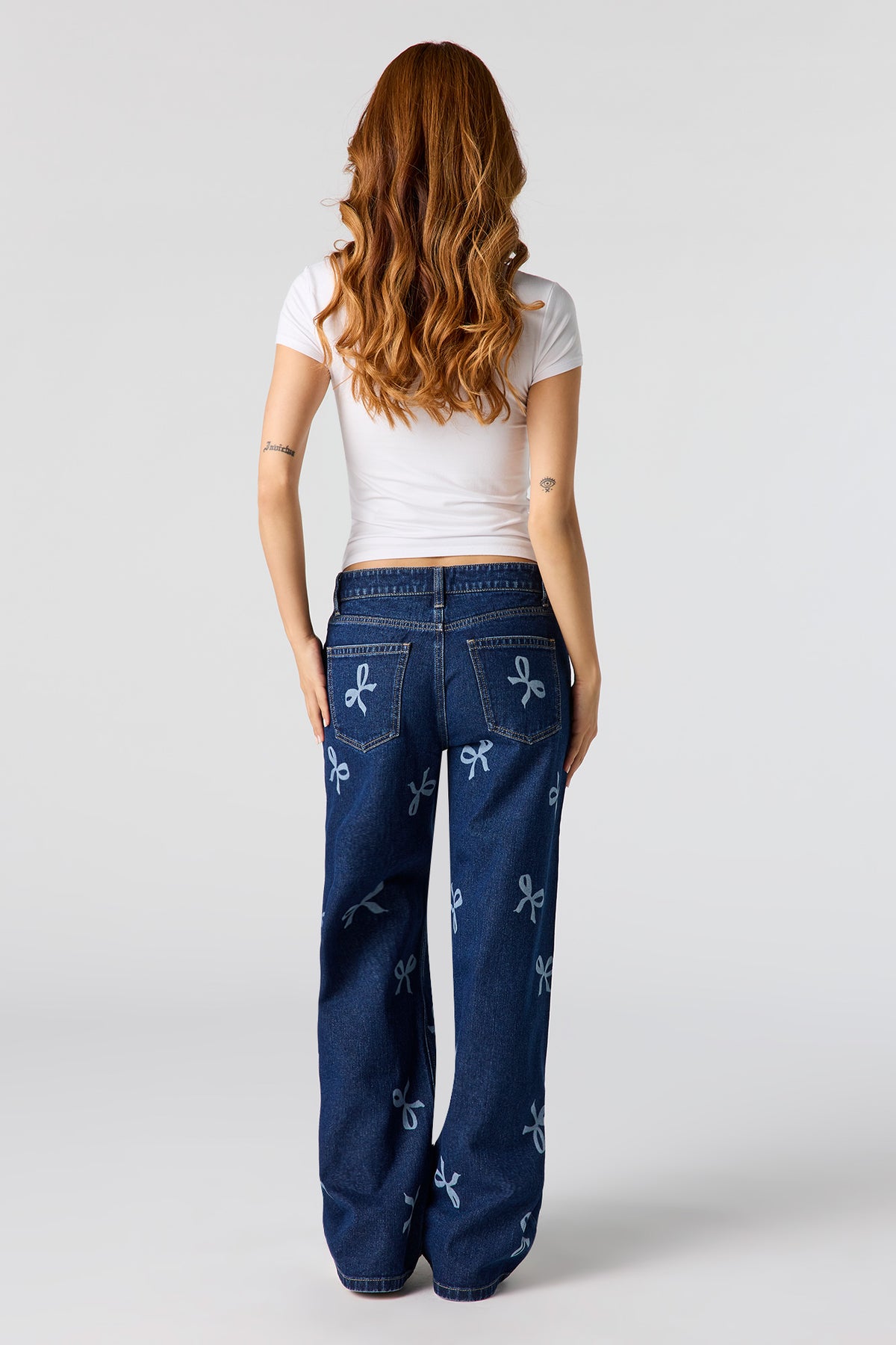 Alt View 3. Low Rise Bow Print Baggy Jean - Rinse Denim