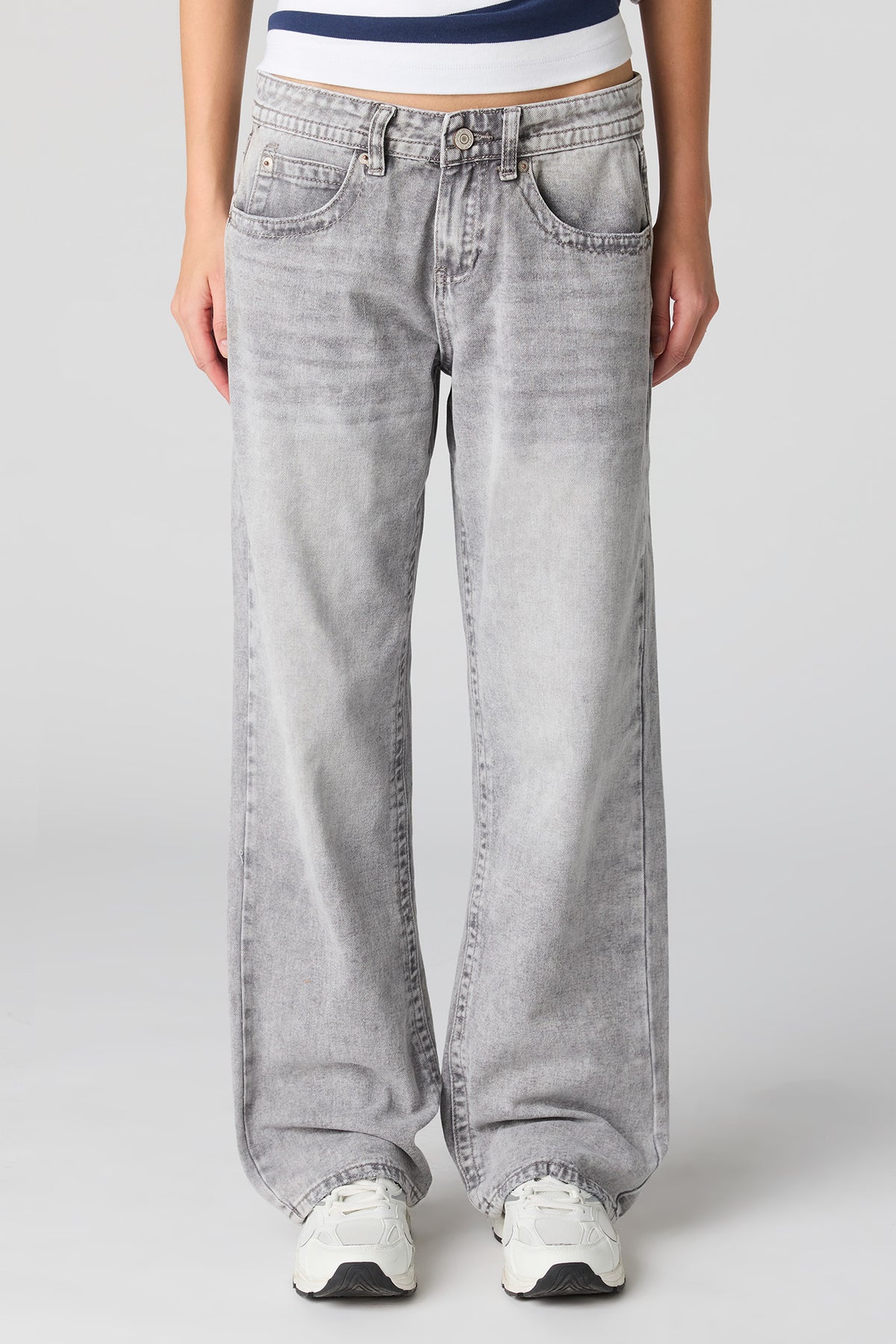 Vue alternative 2. Jean à jambe évasée et taille basse