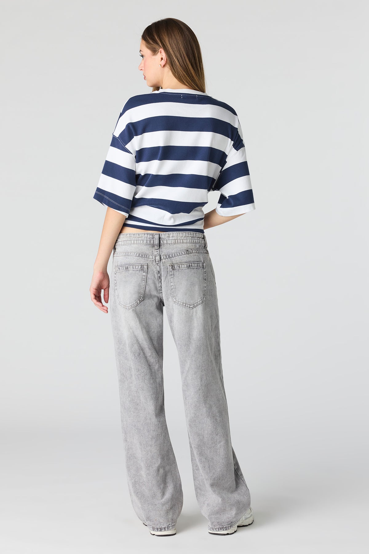 Vue alternative 3. Jean à jambe évasée et taille basse