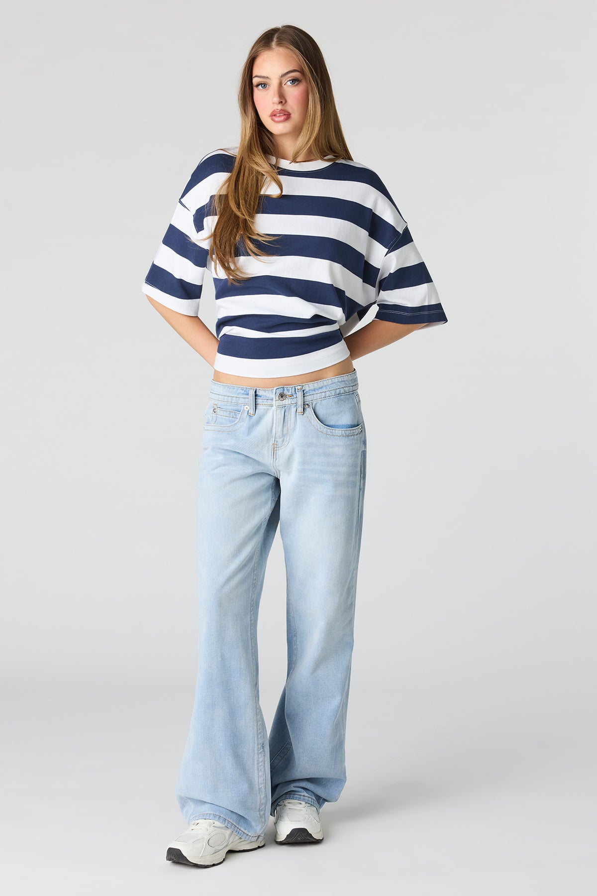 Jean à jambe évasée et taille basse
