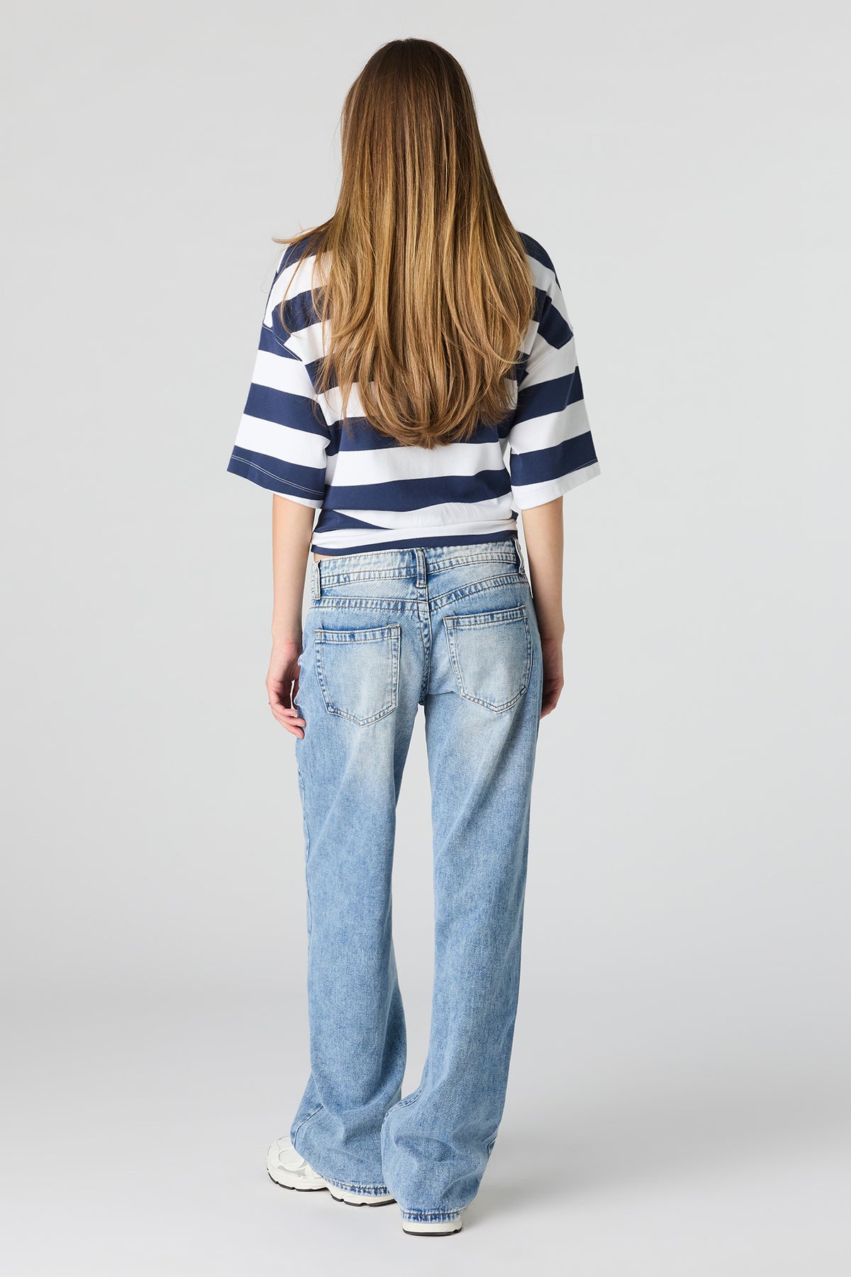 Vue alternative 3. Jean à jambe évasée et taille basse