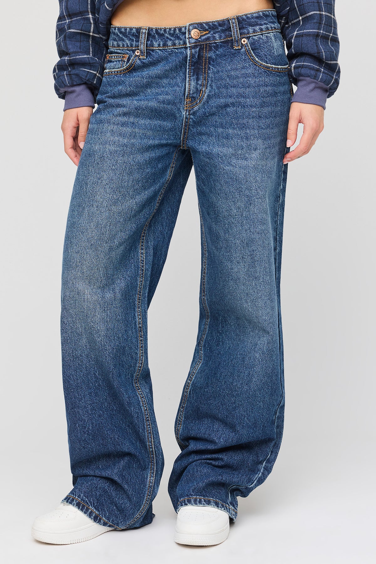 Vue alternative 2. Jean baggy Brooklyn à taille basse avec pierres du Rhin