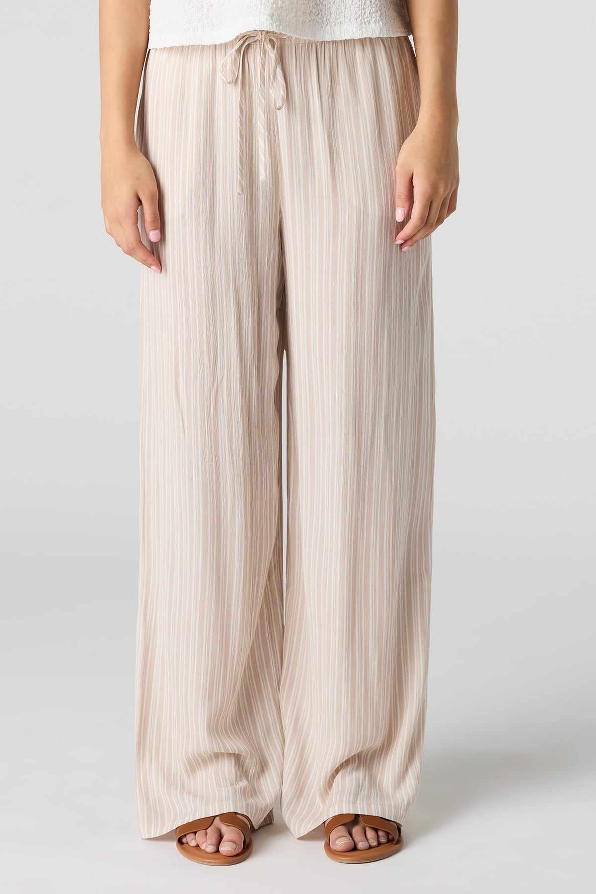 Vue alternative 2. Pantalon fluide à taille coulissante et jambe large