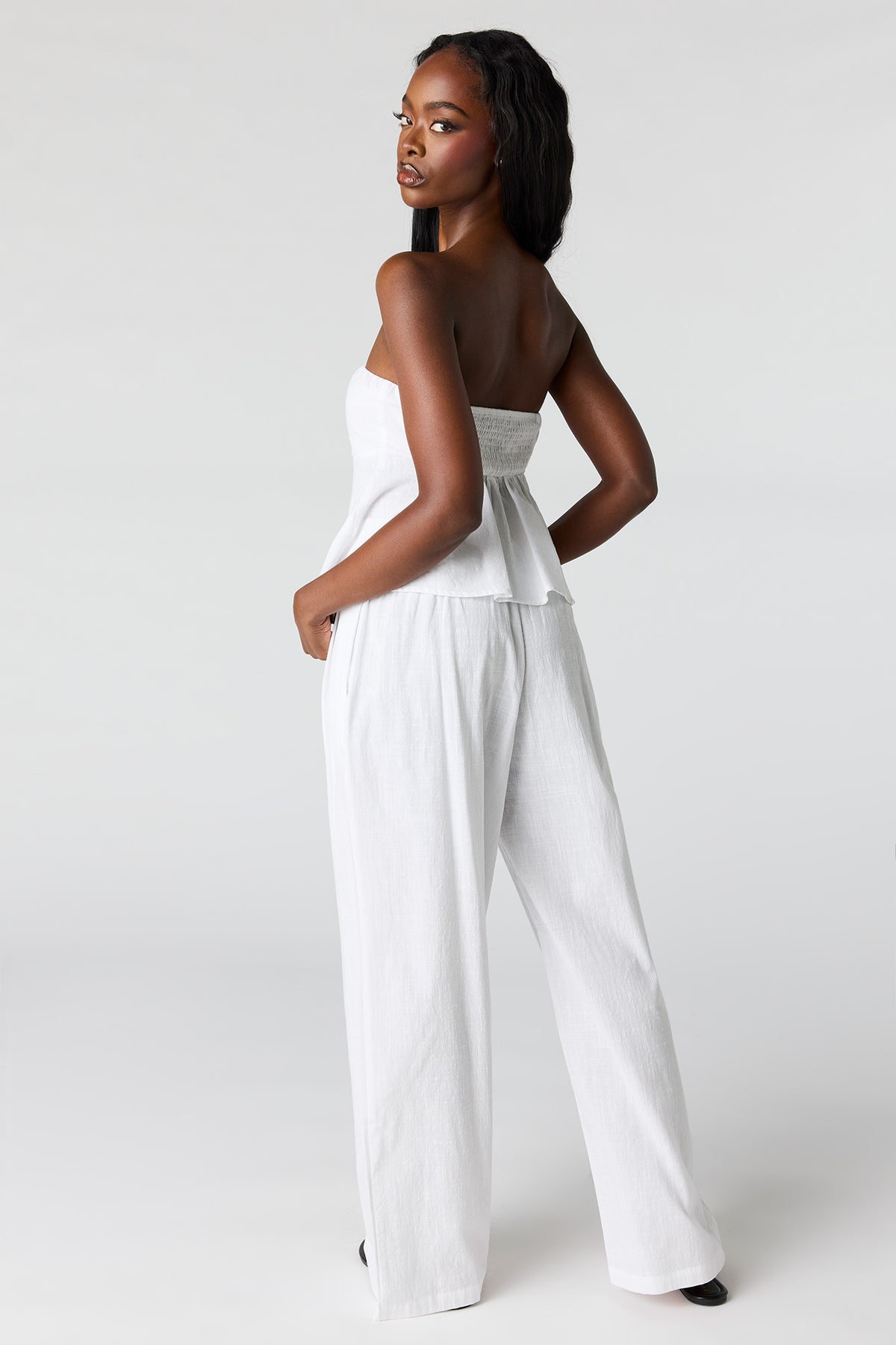 Vue alternative 3. Pantalon à jambe large avec taille smockée
