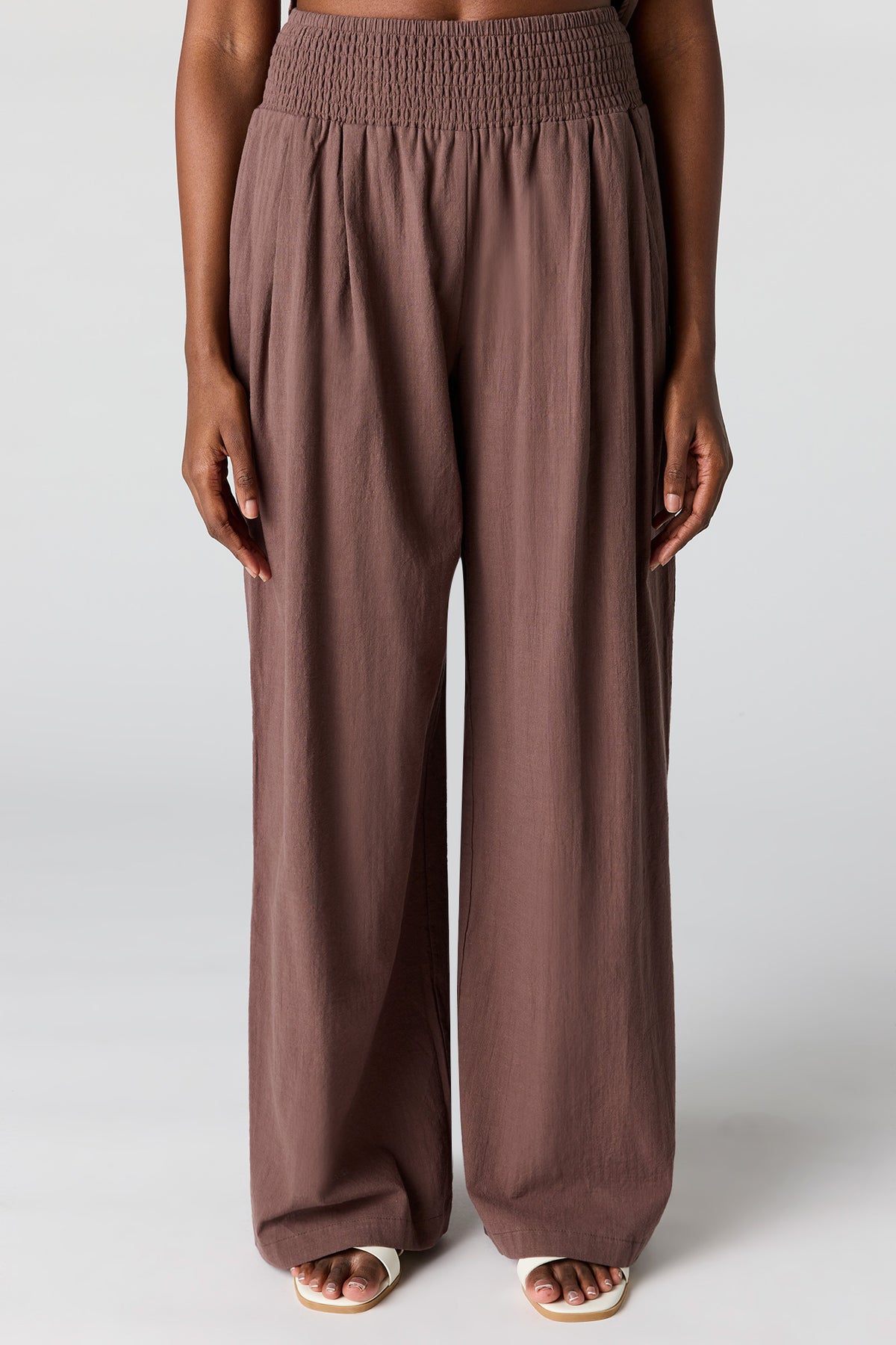 Vue alternative 2. Pantalon à jambe large avec taille smockée