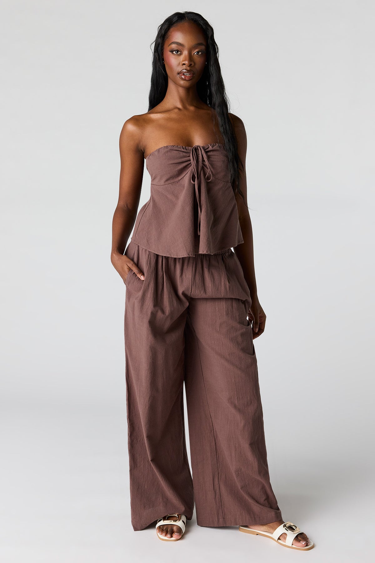 Pantalon à jambe large avec taille smockée