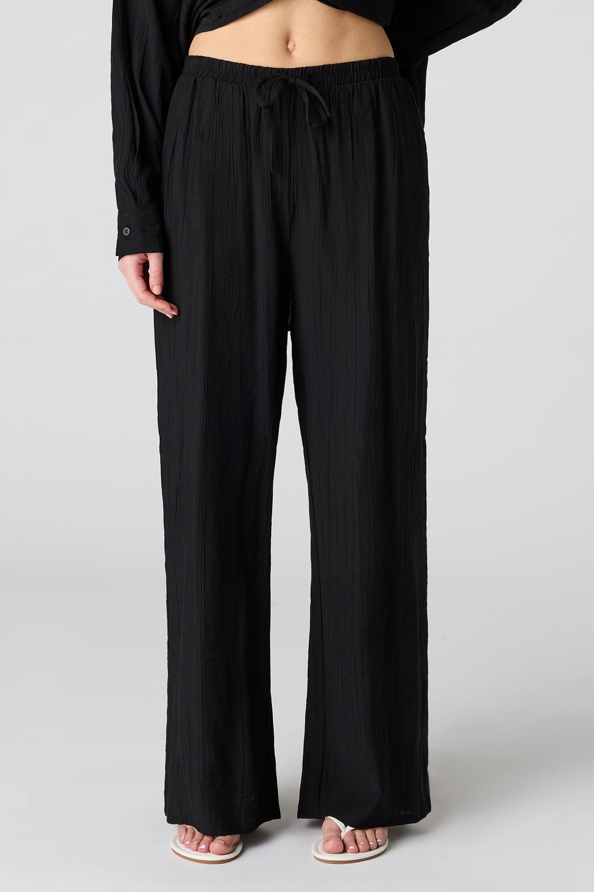 Vue alternative 2. Pantalon fluide texturé à jambe large et taille coulissante
