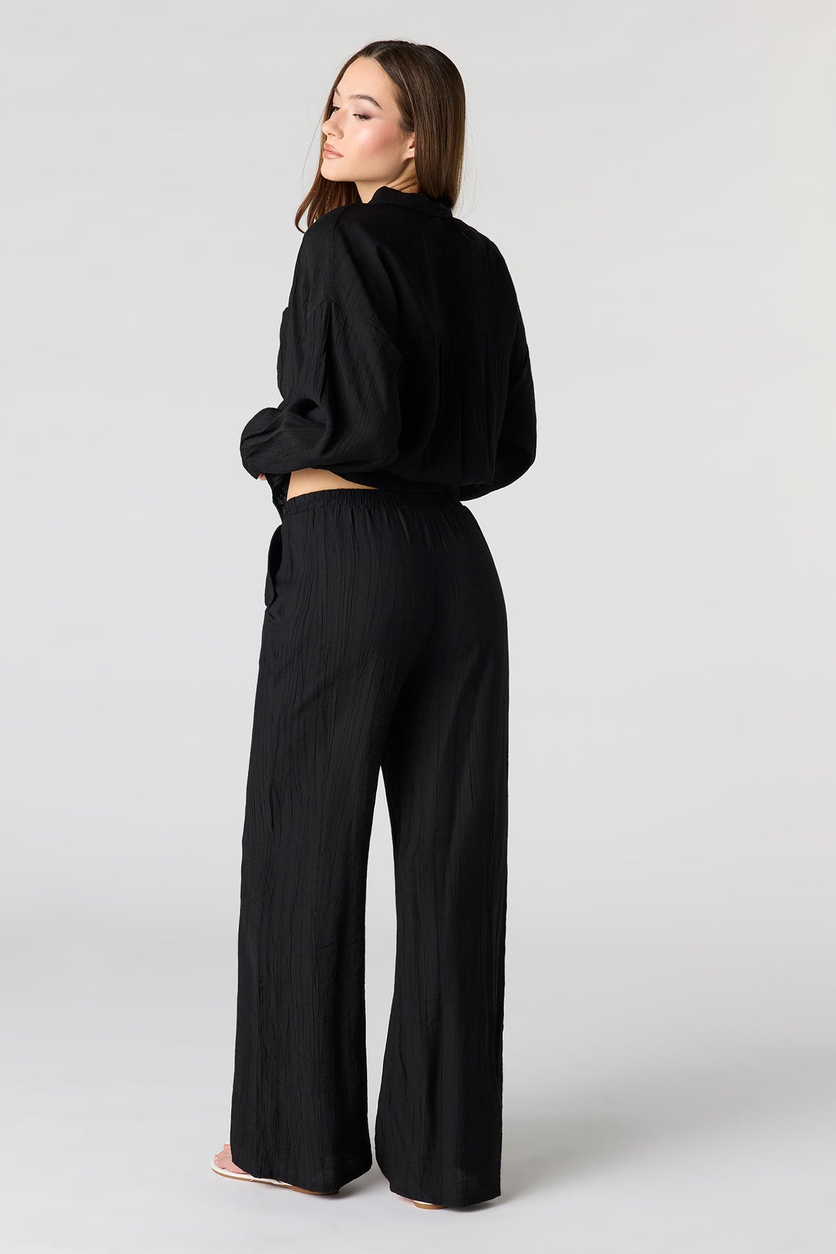 Vue alternative 3. Pantalon fluide texturé à jambe large et taille coulissante