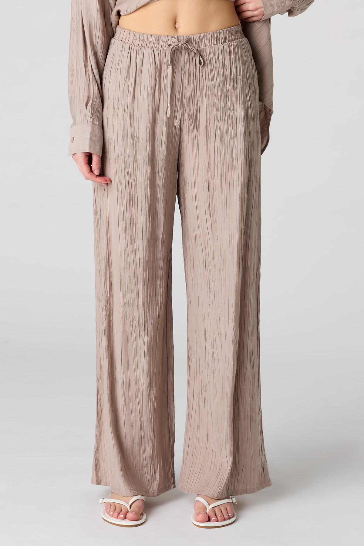 Vue alternative 2. Pantalon fluide texturé à jambe large et taille coulissante