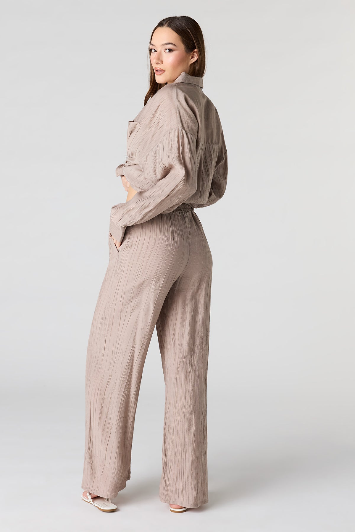 Vue alternative 3. Pantalon fluide texturé à jambe large et taille coulissante