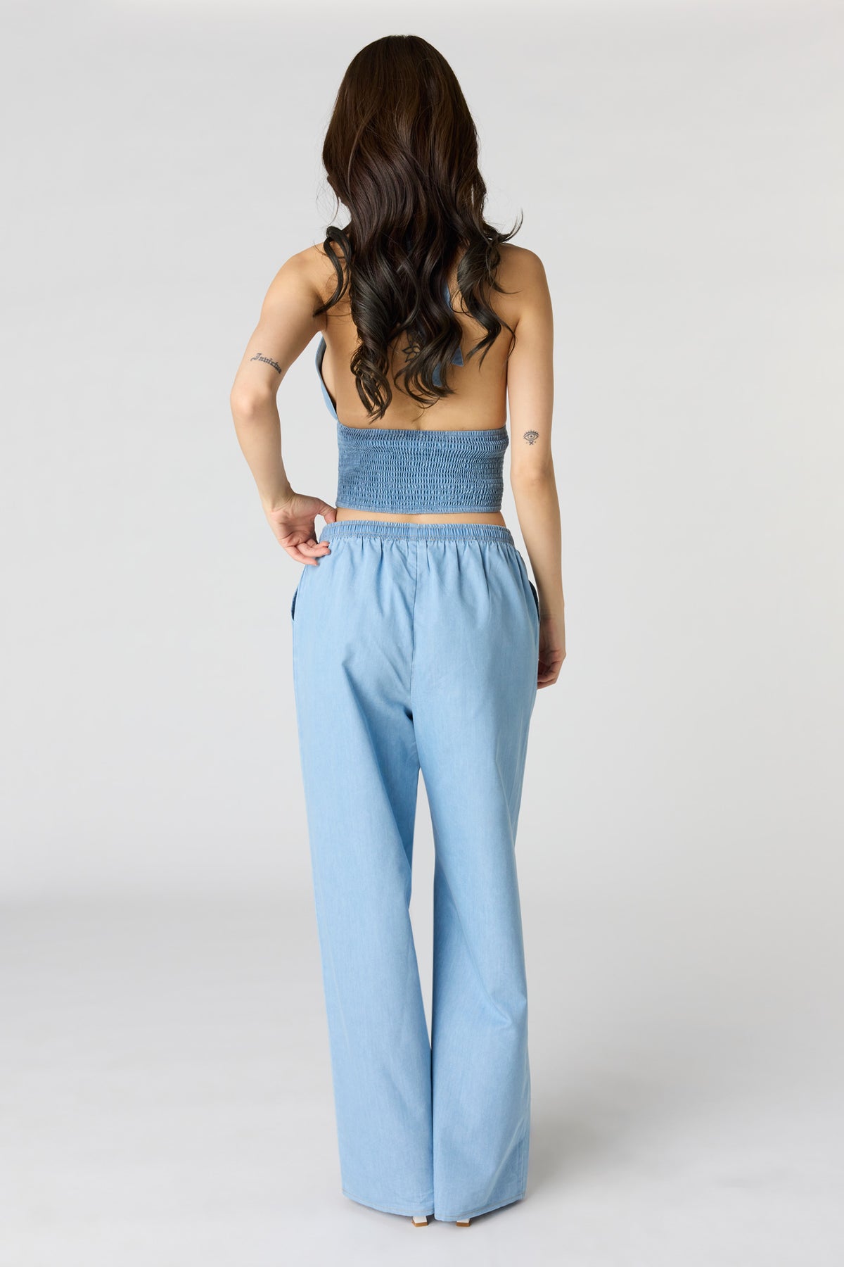 Vue alternative 3. Pantalon en denim à jambe large