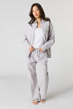 Pantalon à fines rayures et jambe large