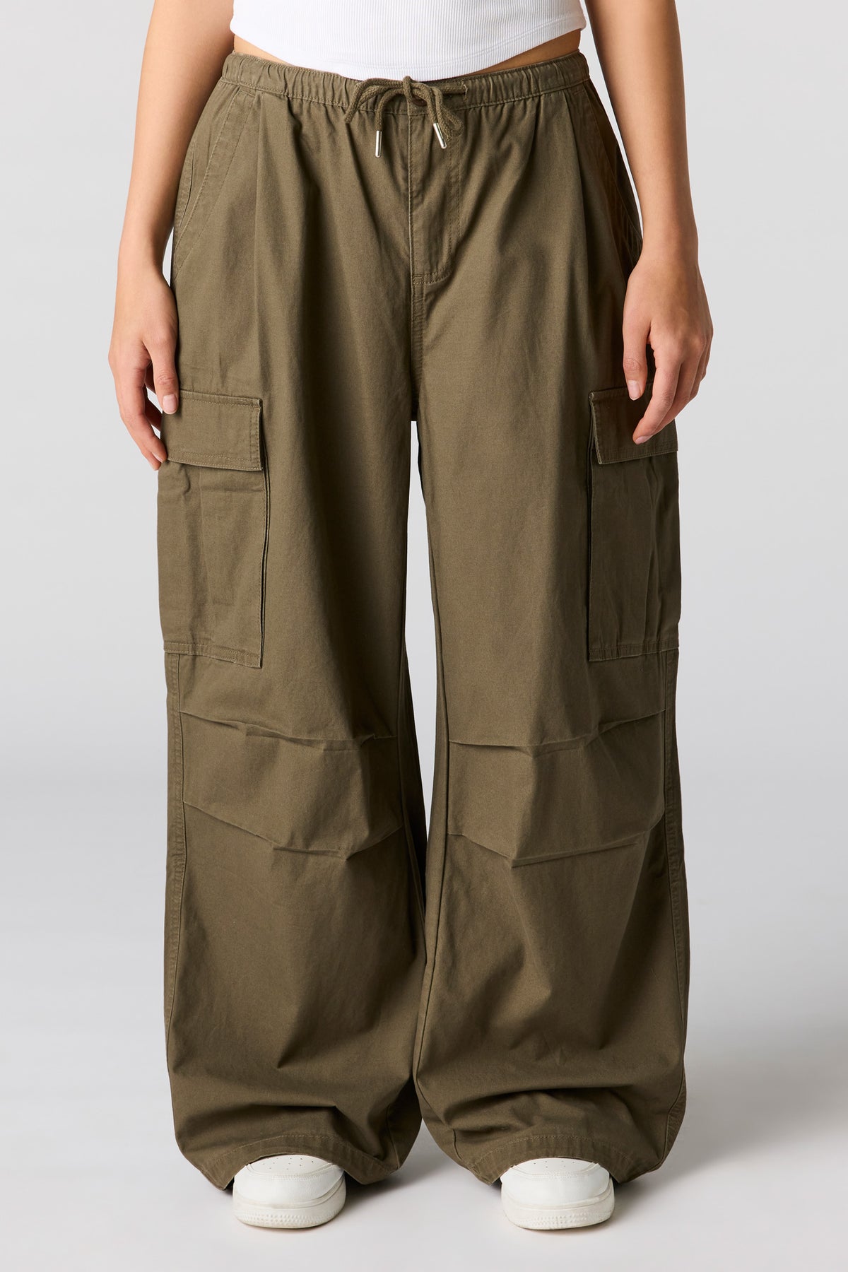 Vue alternative 2. Pantalon cargo parachute