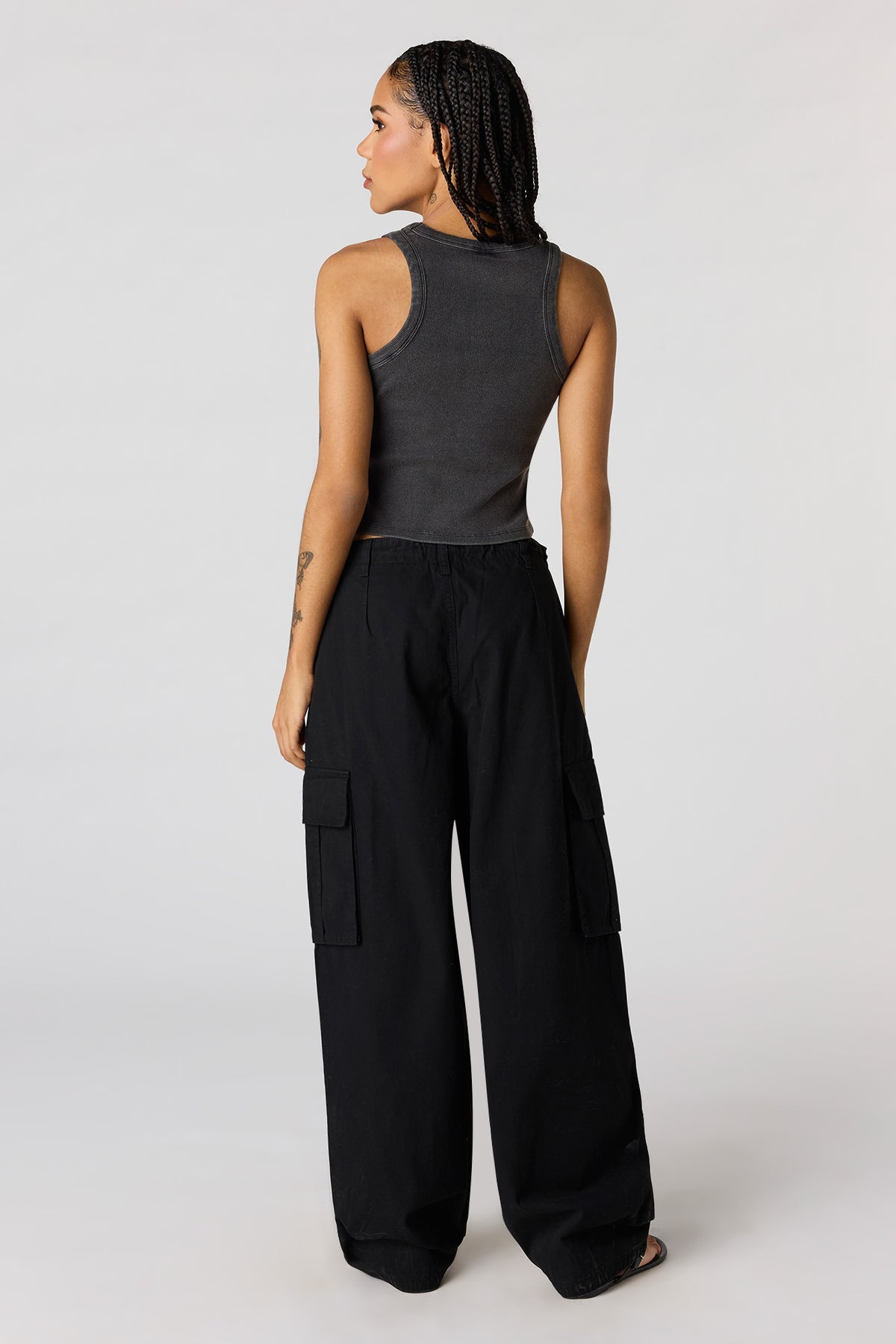 Vue alternative 3. Pantalon cargo à jambe baril et taille basse
